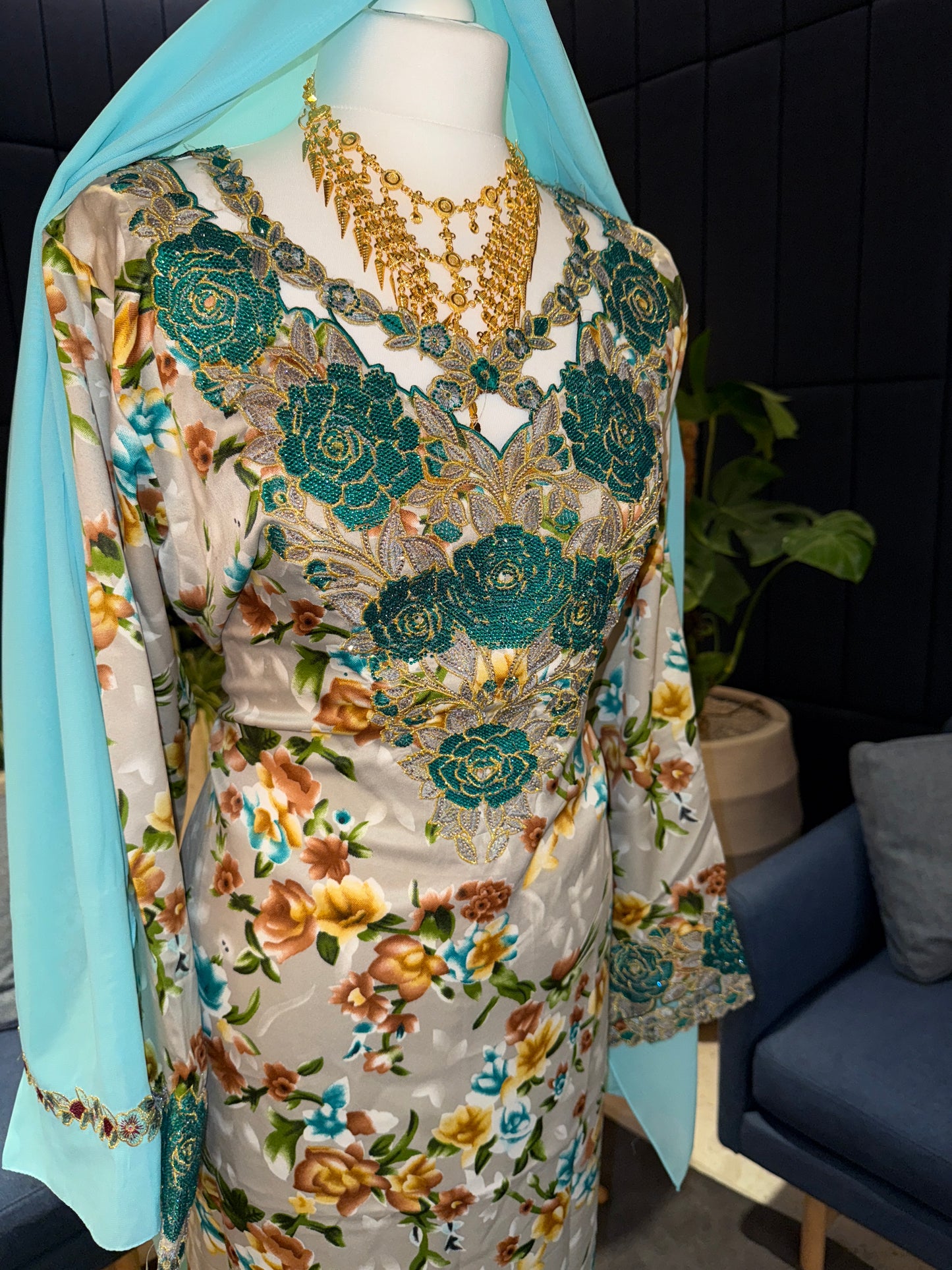 Free mukhawar with matching hijab