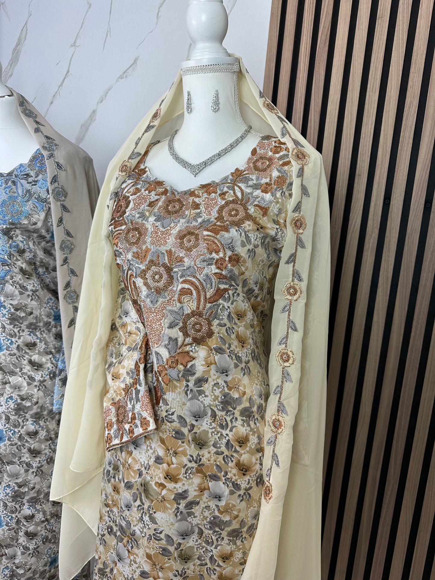 Creamy mkhawar with large Sheila