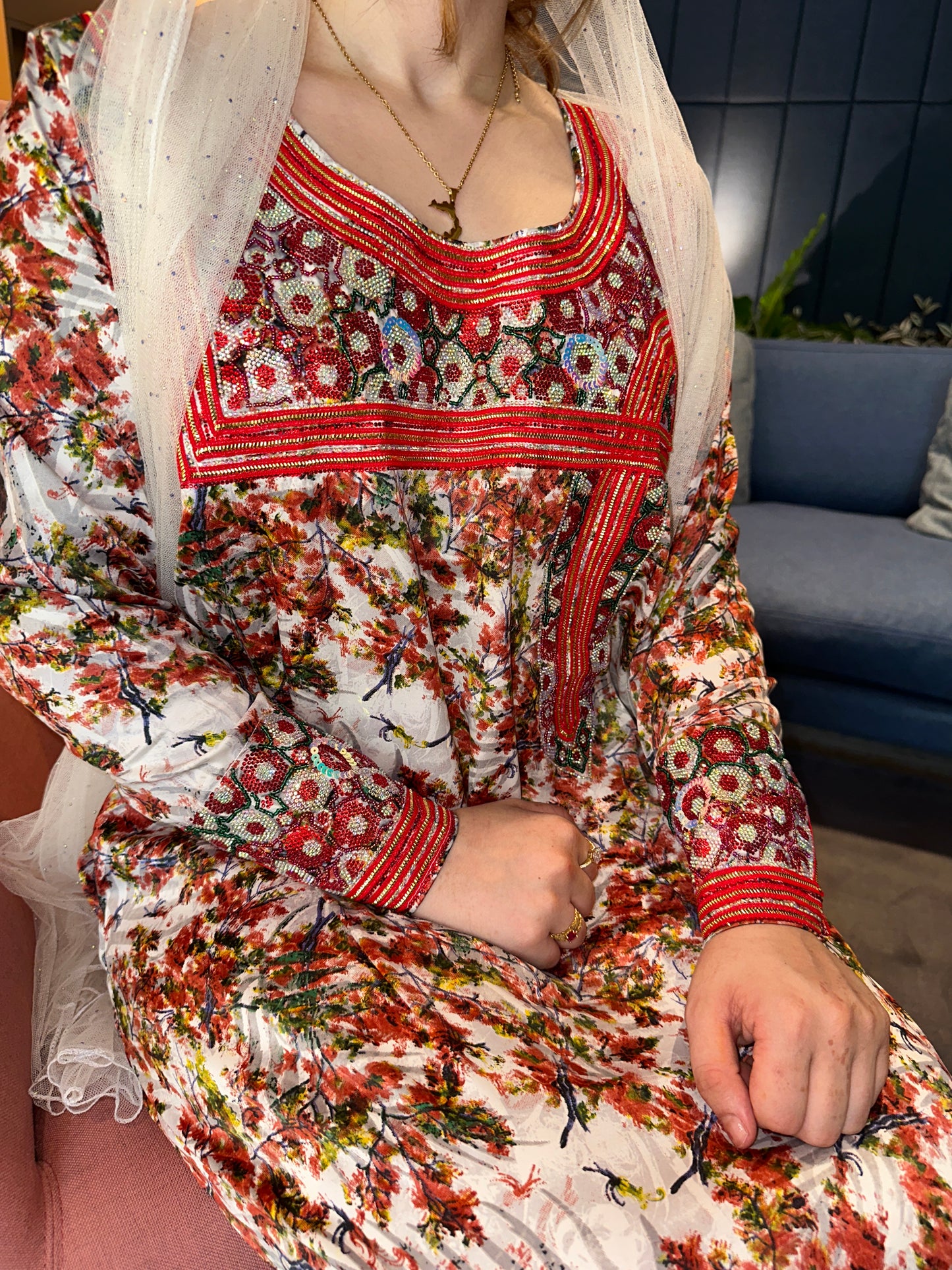 Arabic sleeves mkhawar in different colors; pink, red, blue, turquoise and green