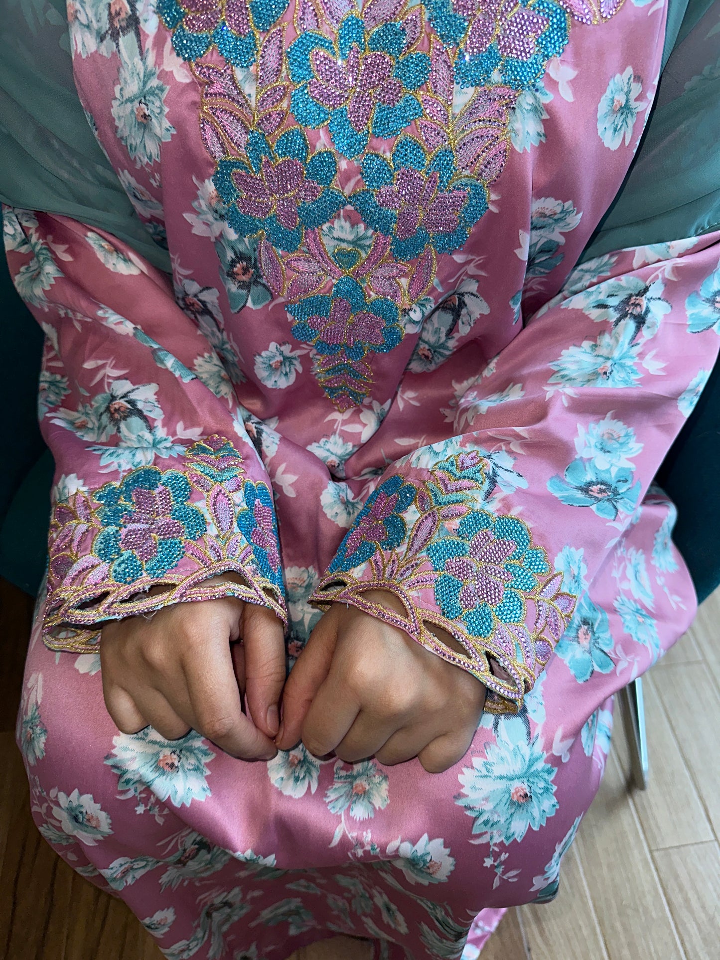 Pink and turquoise mkhawar with matching Shiela
