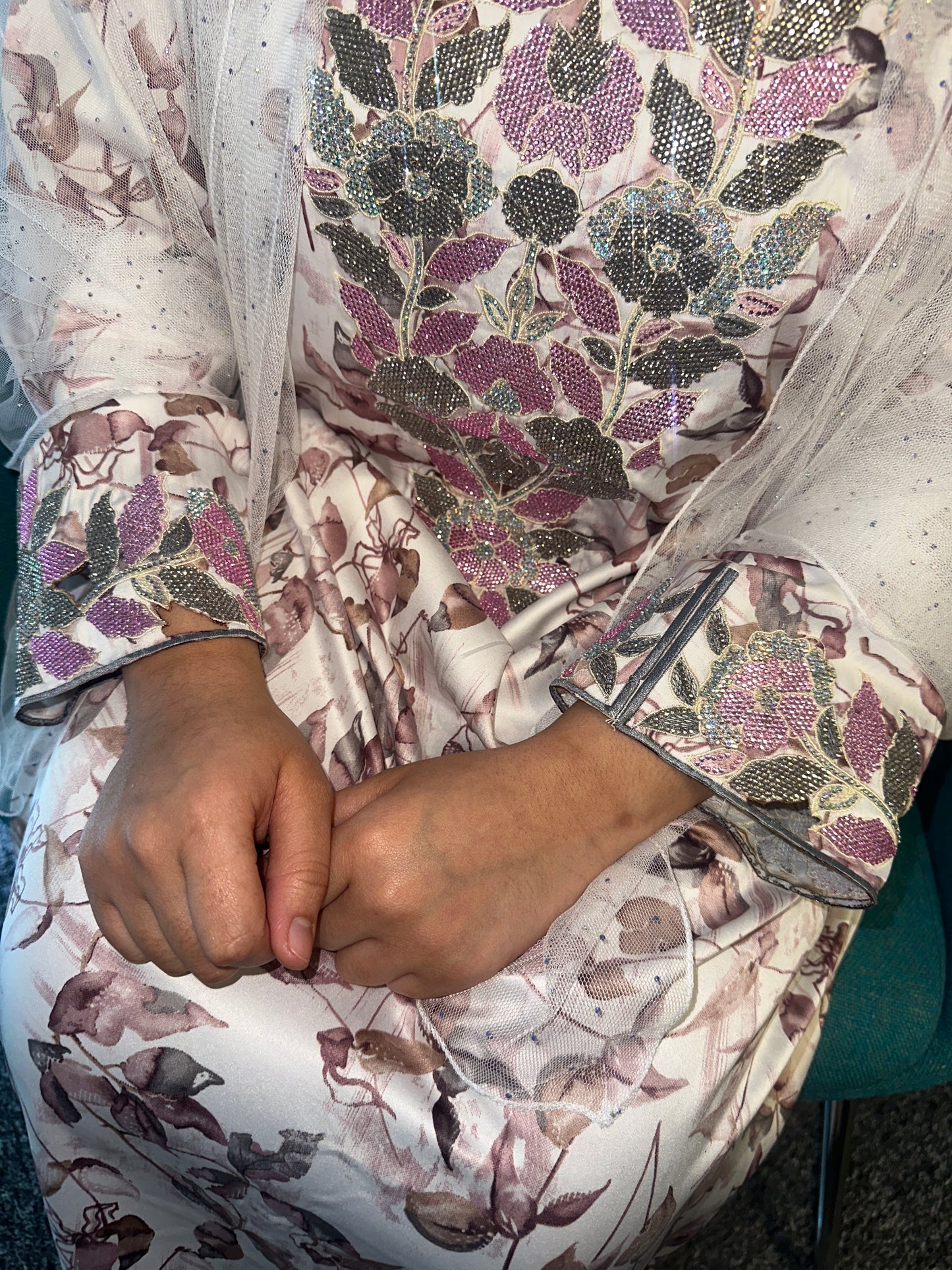 Purple and white mkhawar