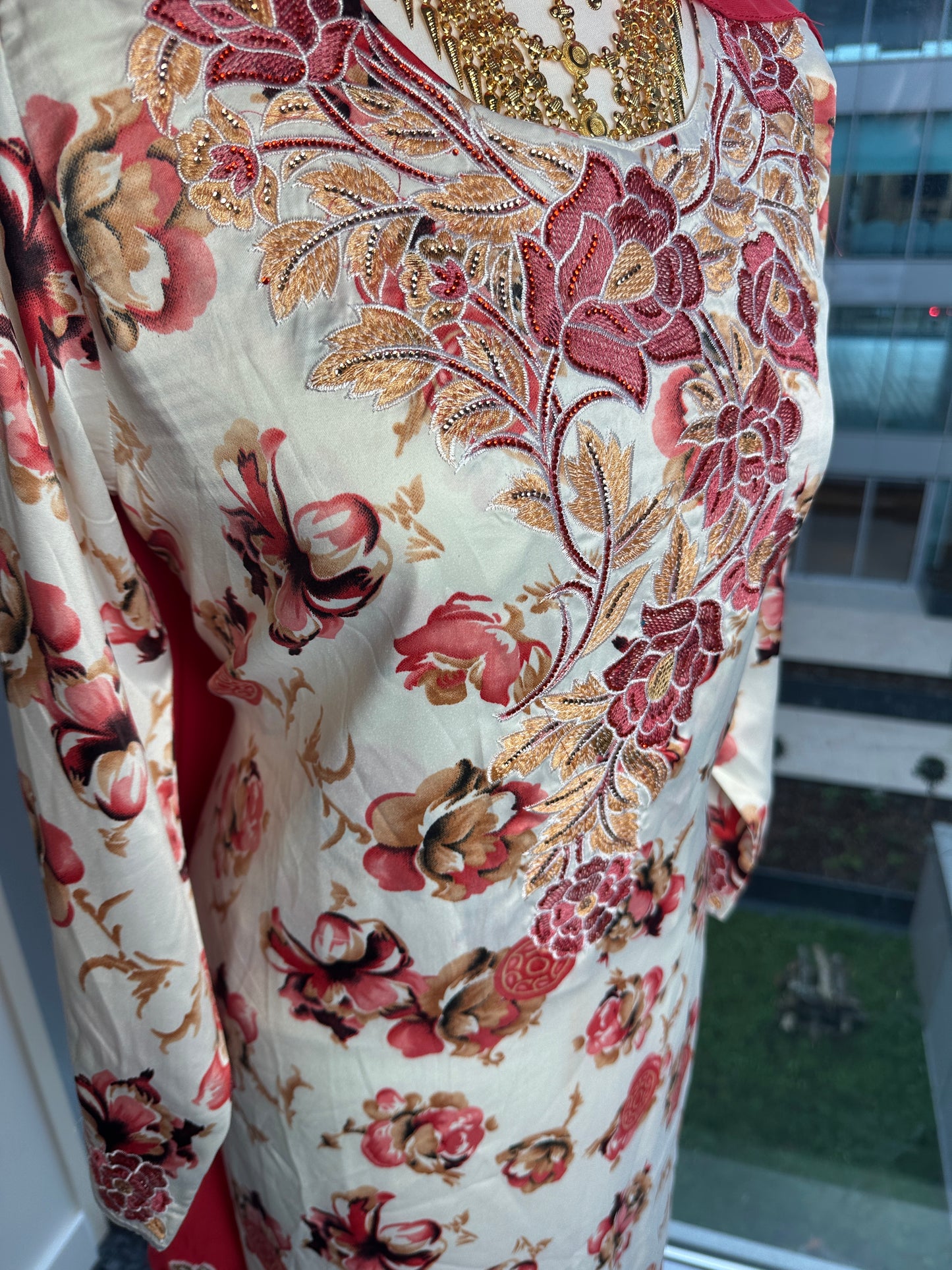 Red and white Mukhawar with matching Sheila