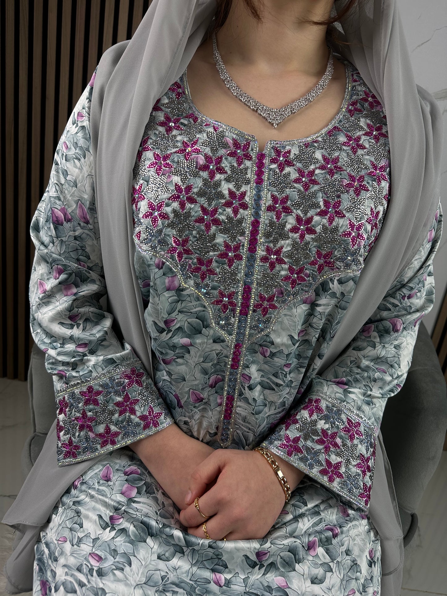Grey mkhawar with matching Shiela