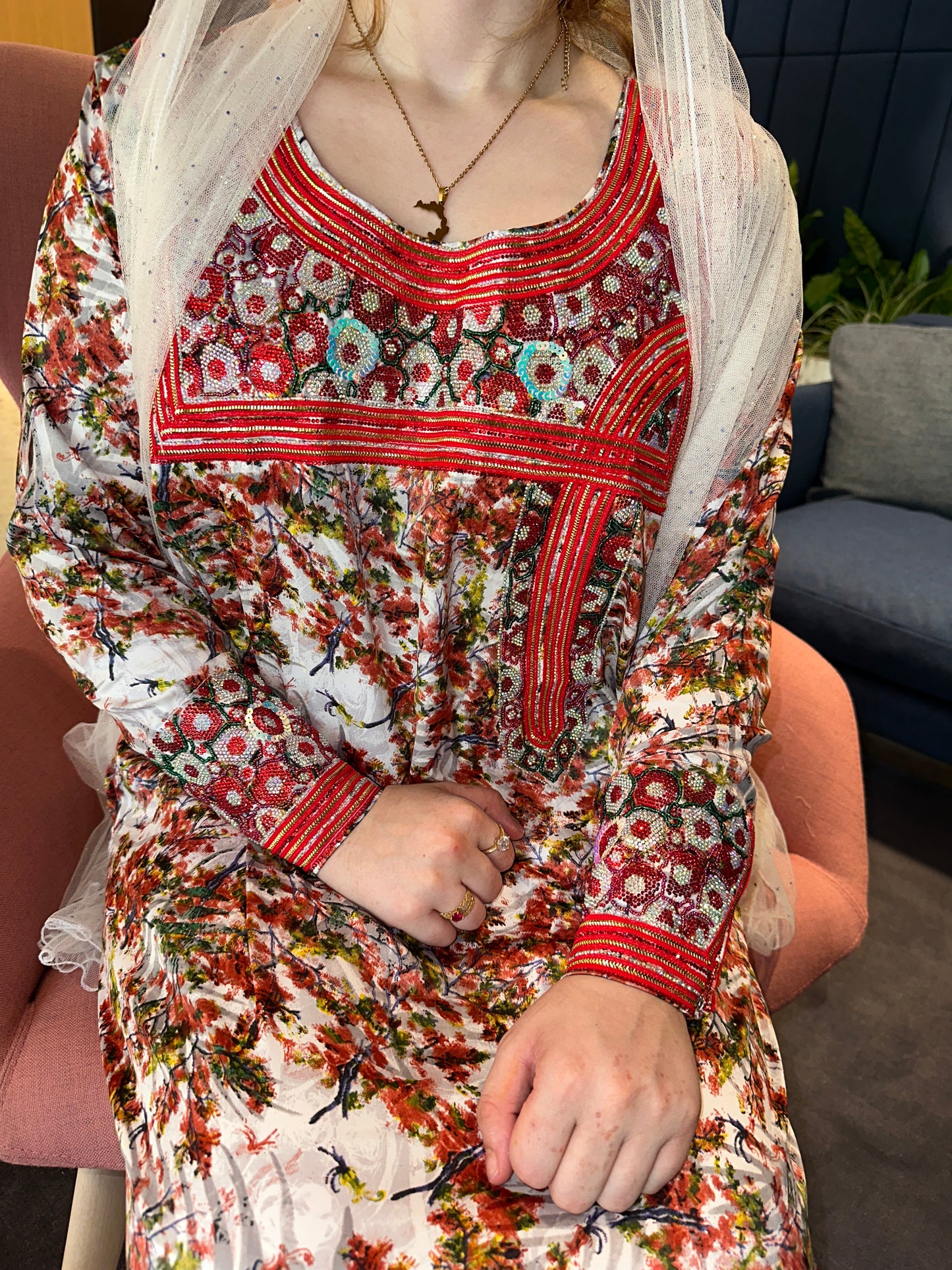 Arabic sleeves mkhawar in different colors; pink, red, blue, turquoise and green