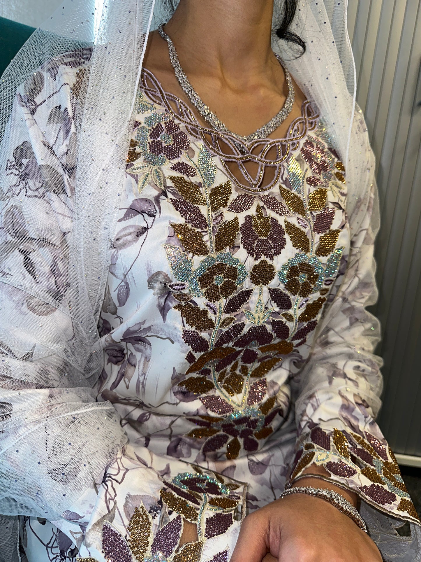 Purple and white mkhawar