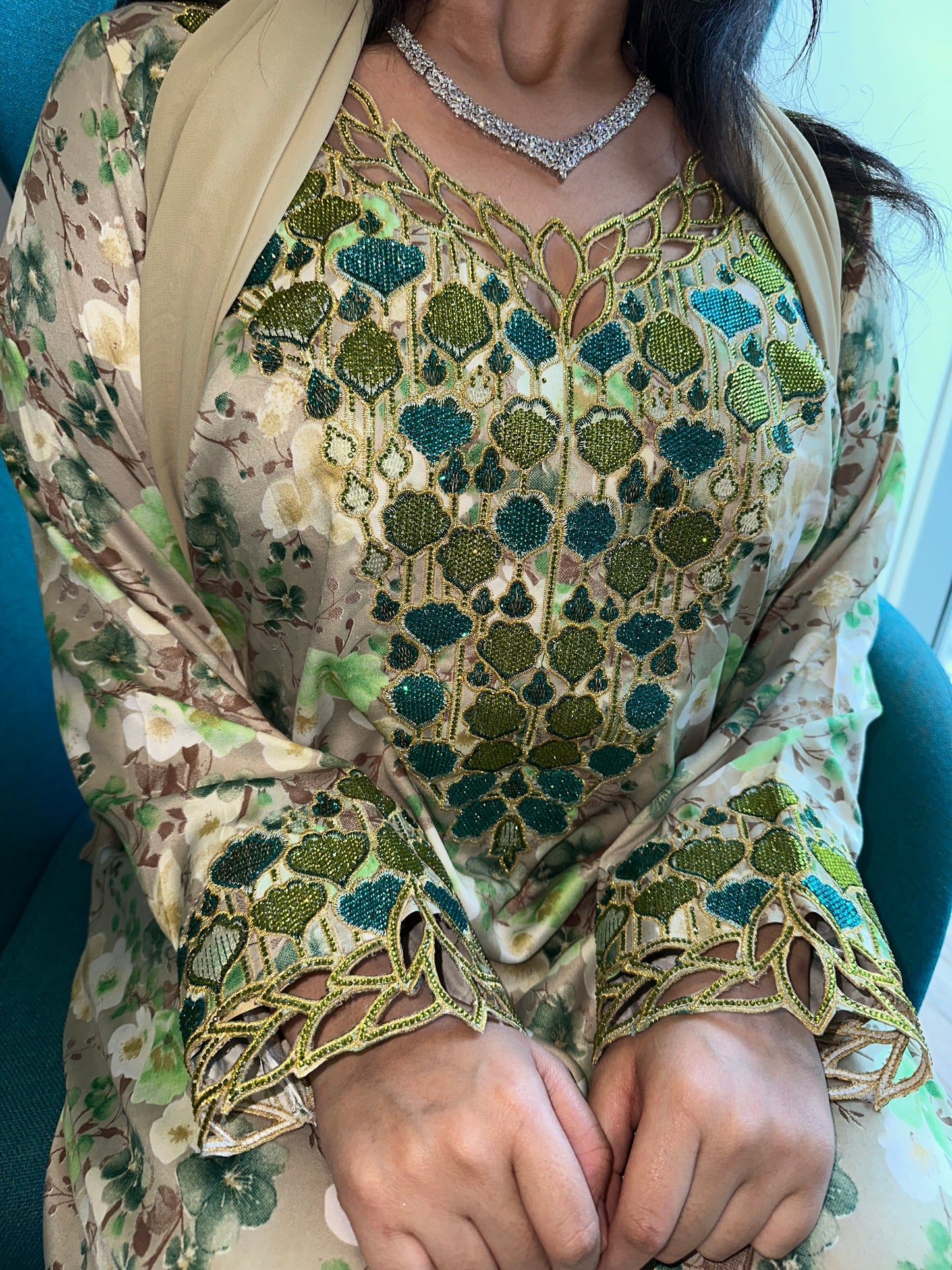 Green mkhawar with matching Sheila