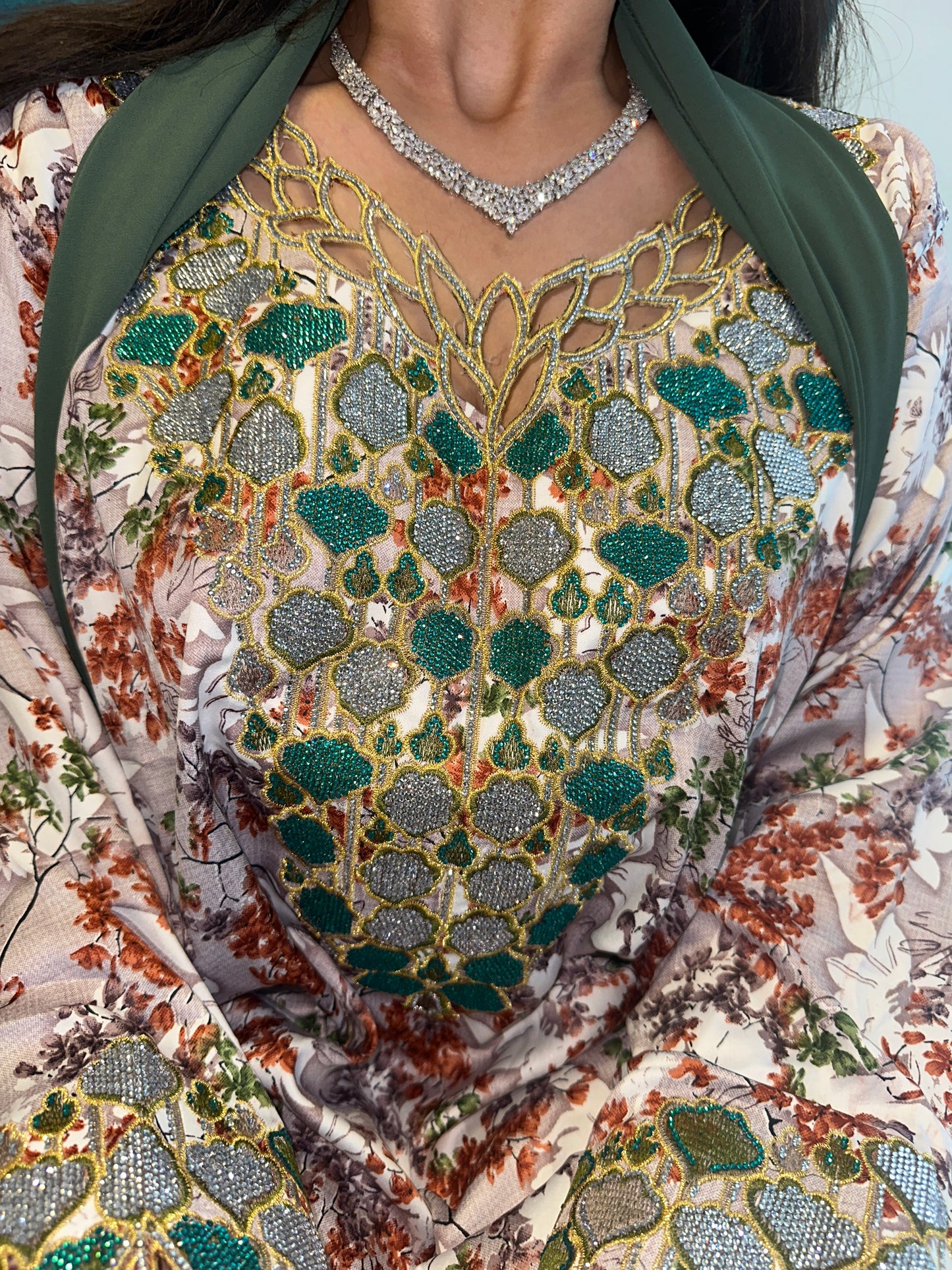 Brown and green mkhawar with matching Shiela
