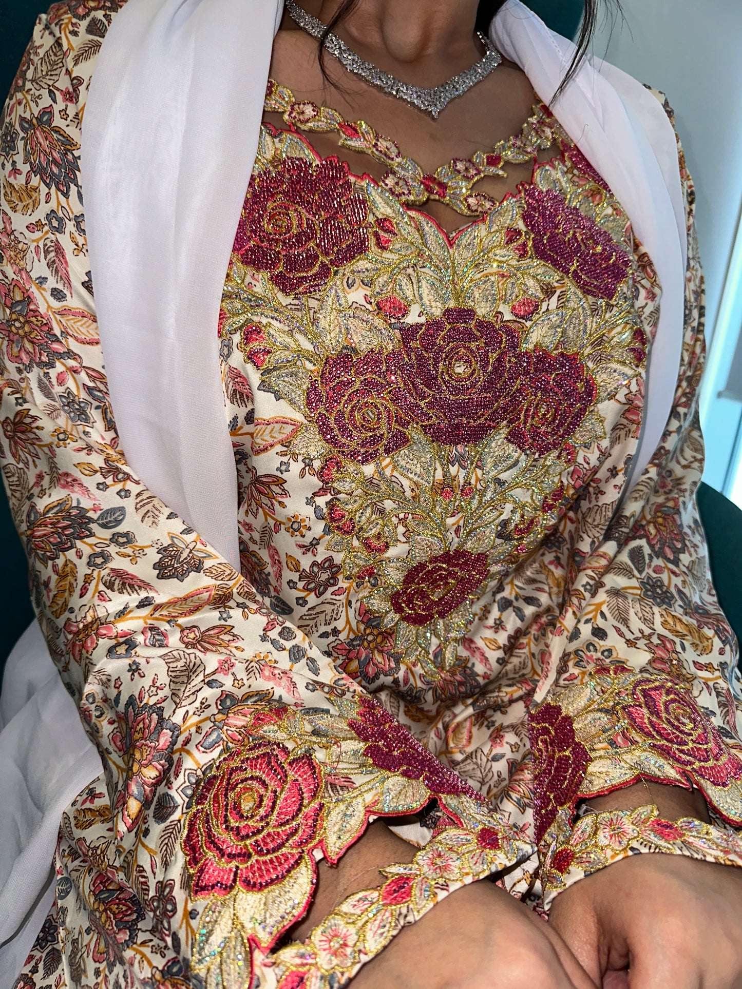 Brown and pink mkhawar with matching Shiela