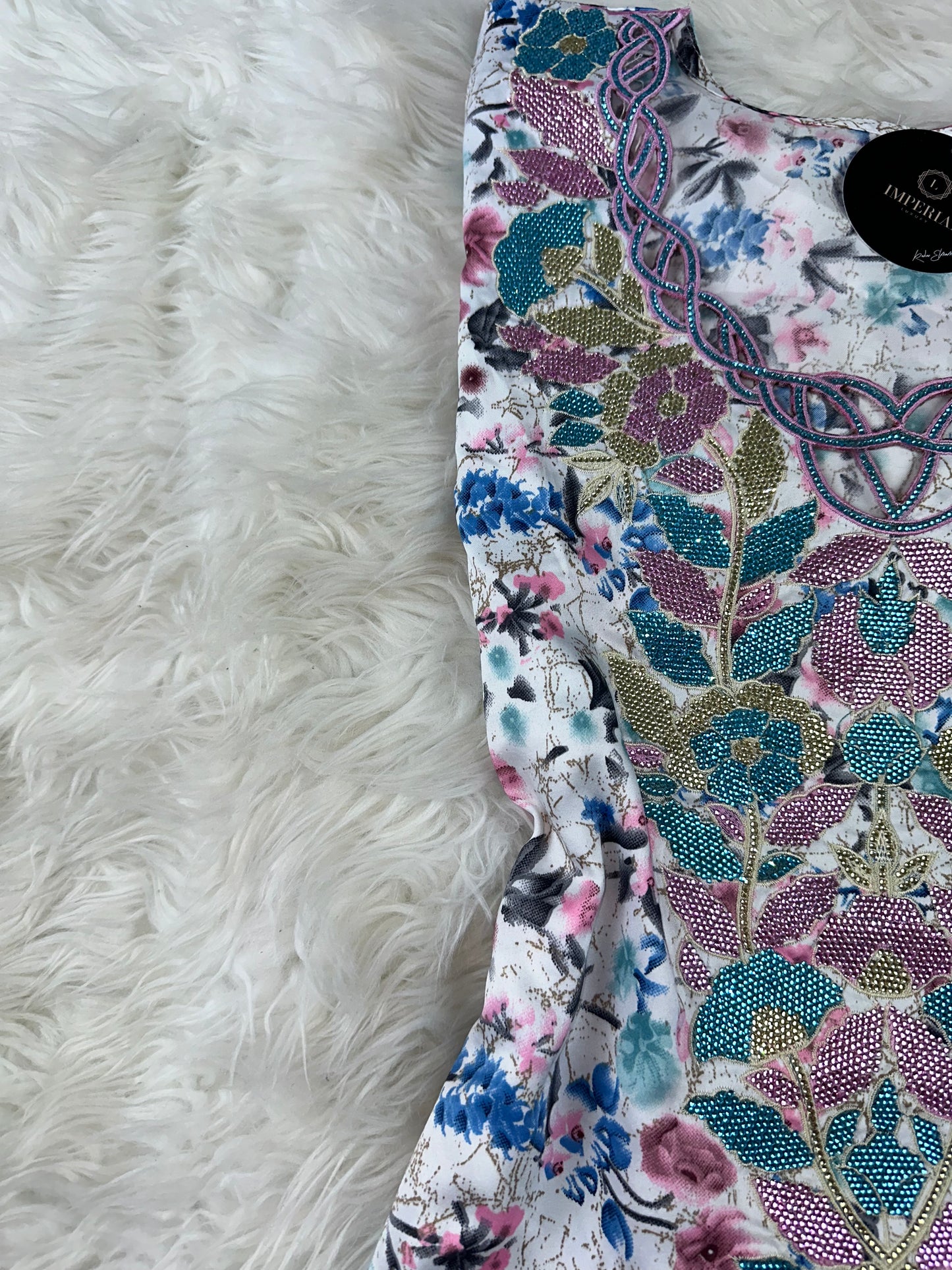 Blue and pink mukhawar