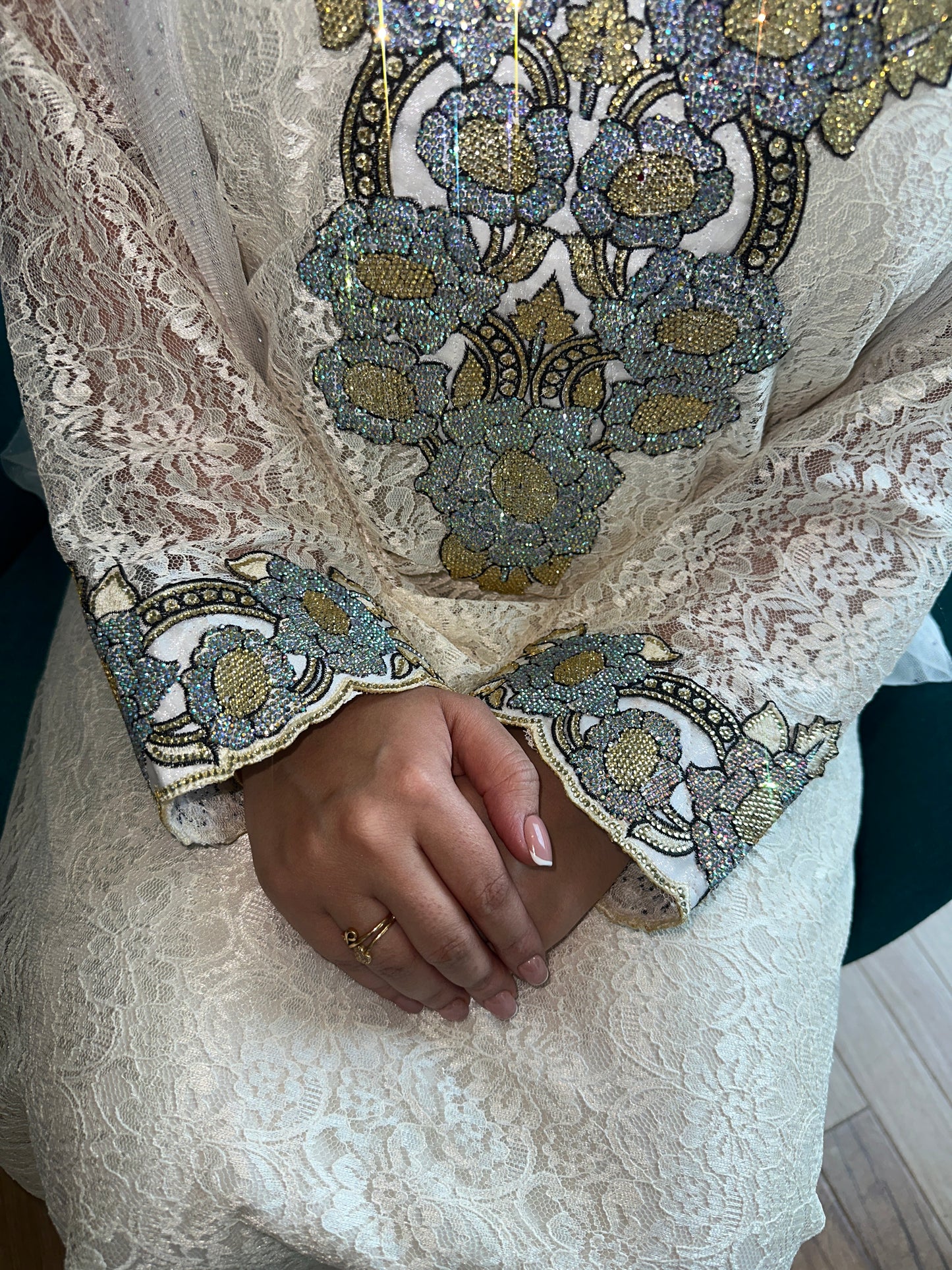 Creamy lace mkhawar