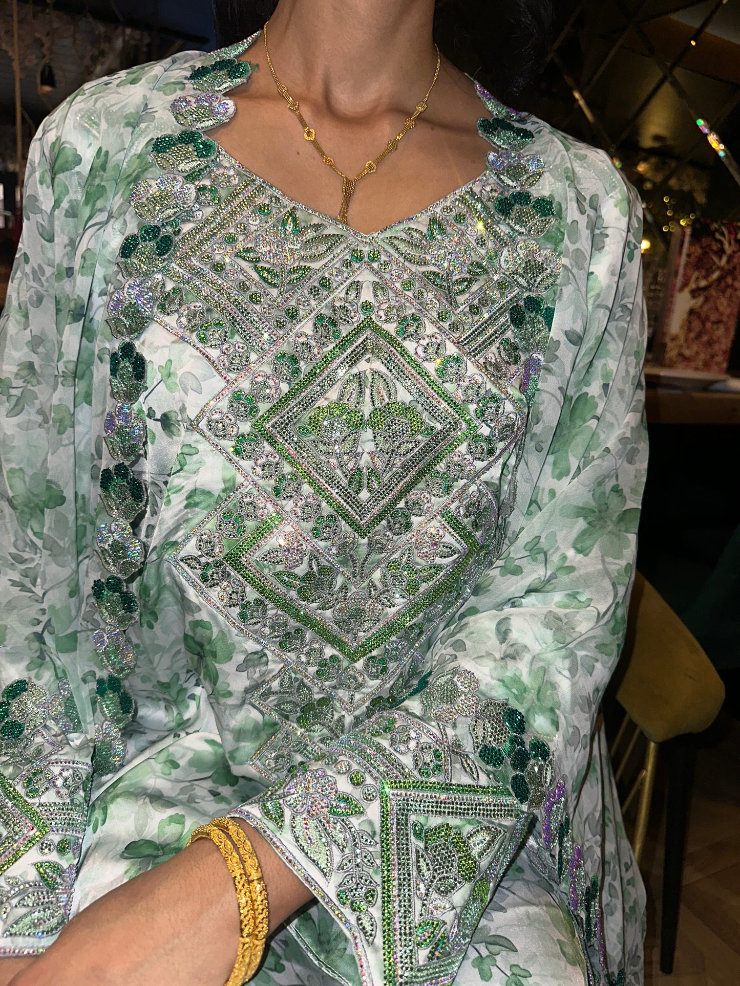 Green mkhawar two pieces. Pure silk mkhawar plus abaya