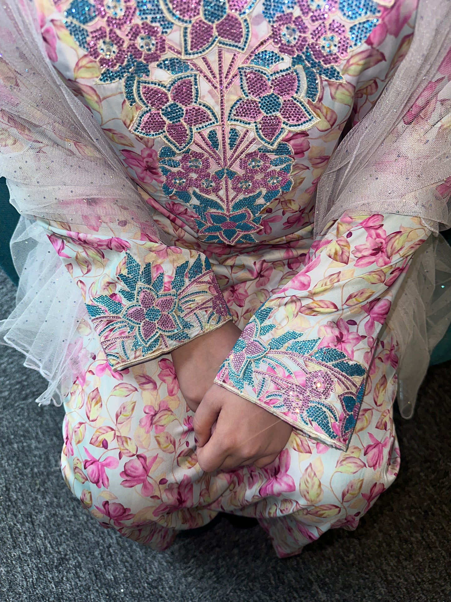 Pink, pure silk and 3D mkhawar