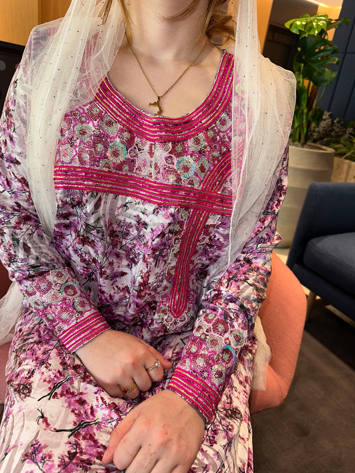 Arabic sleeves mkhawar in different colors; pink, red, blue, turquoise and green