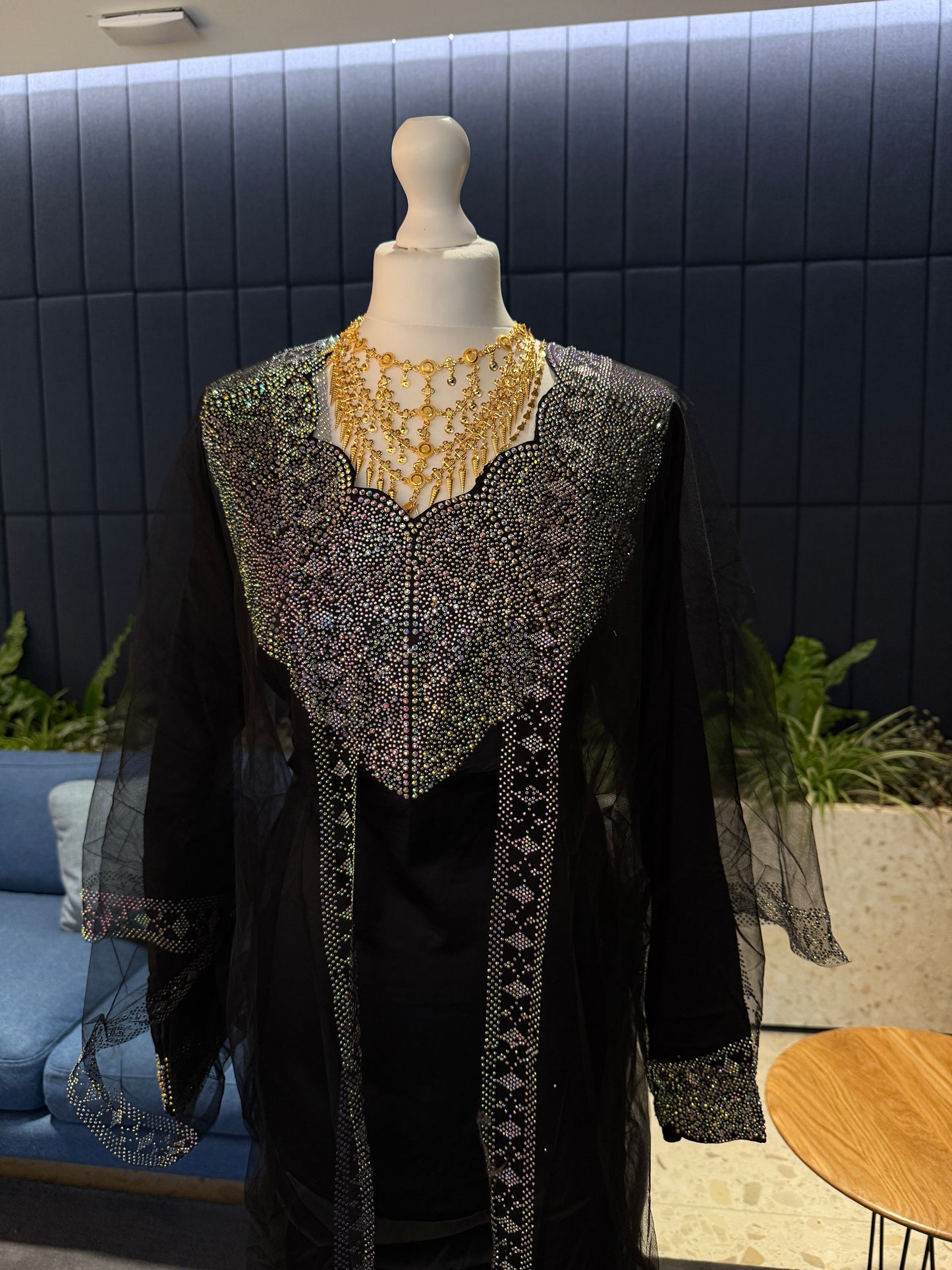 Emirati black pure silk mukhawar with besth