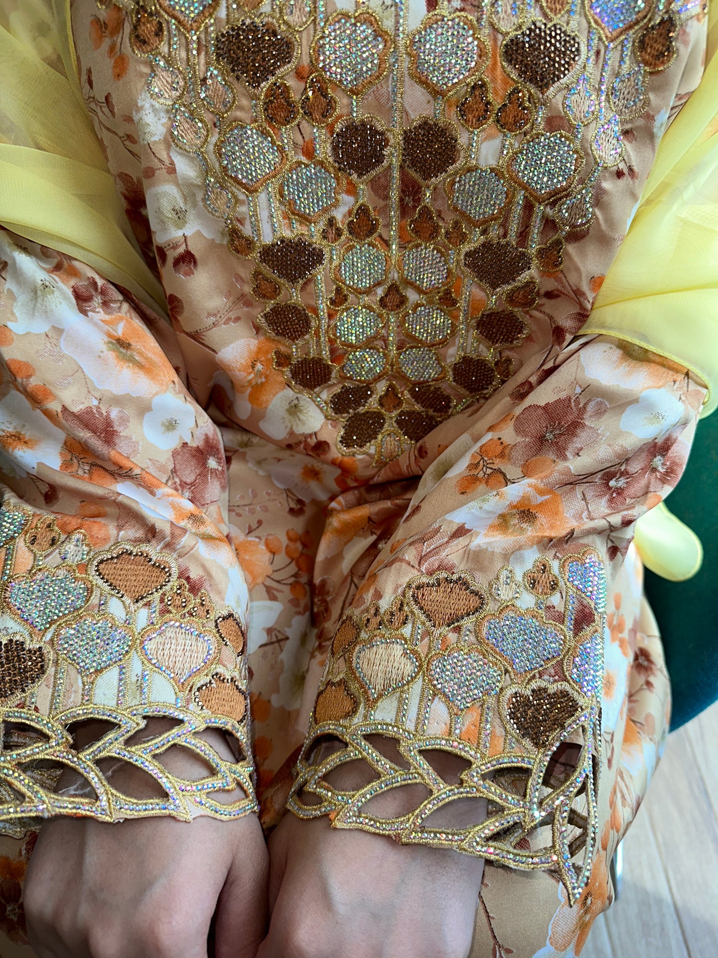 Brown and orange mkhawar with matching Shiela