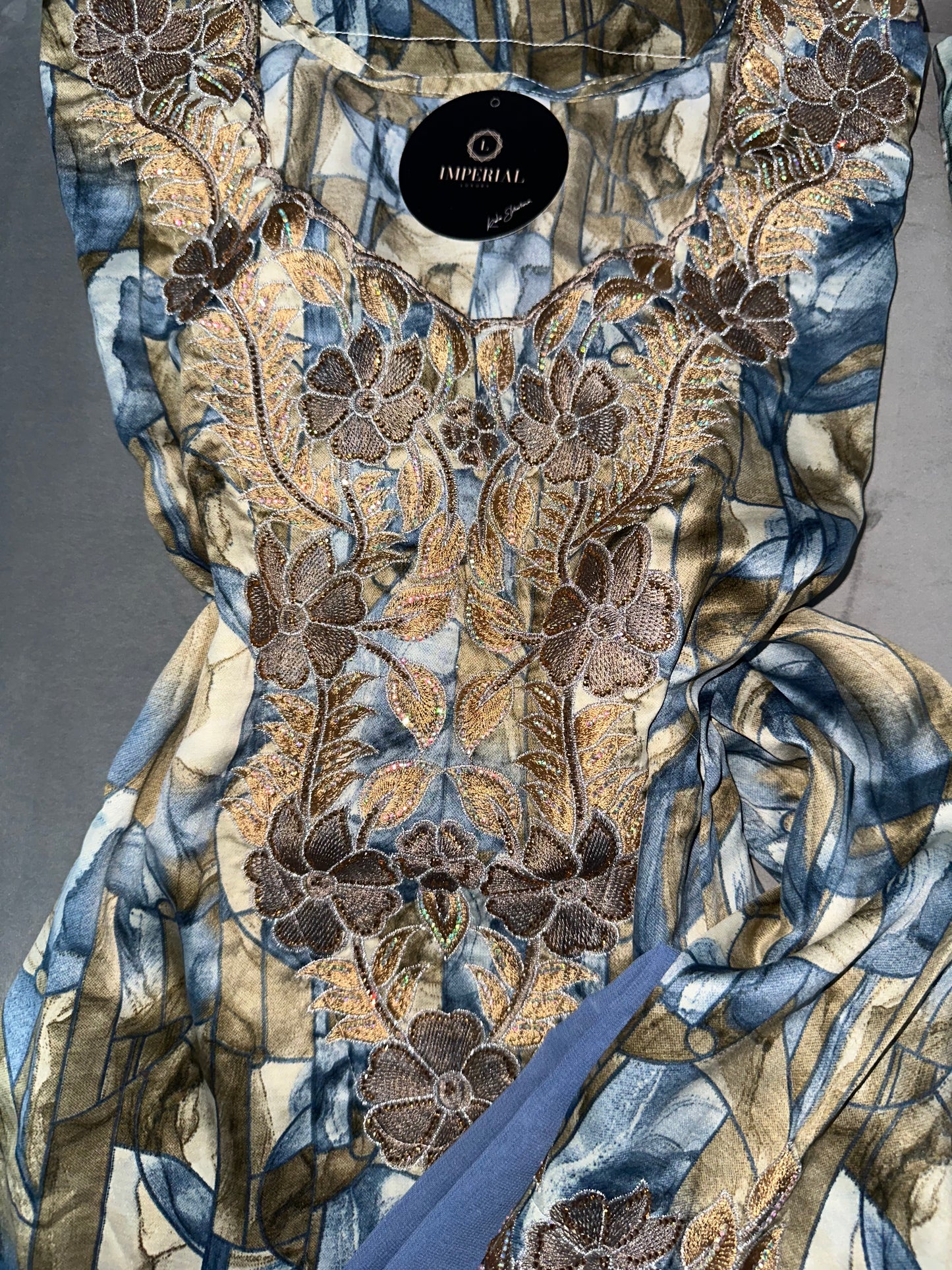 Green and blue mkhawar with matching Shiela