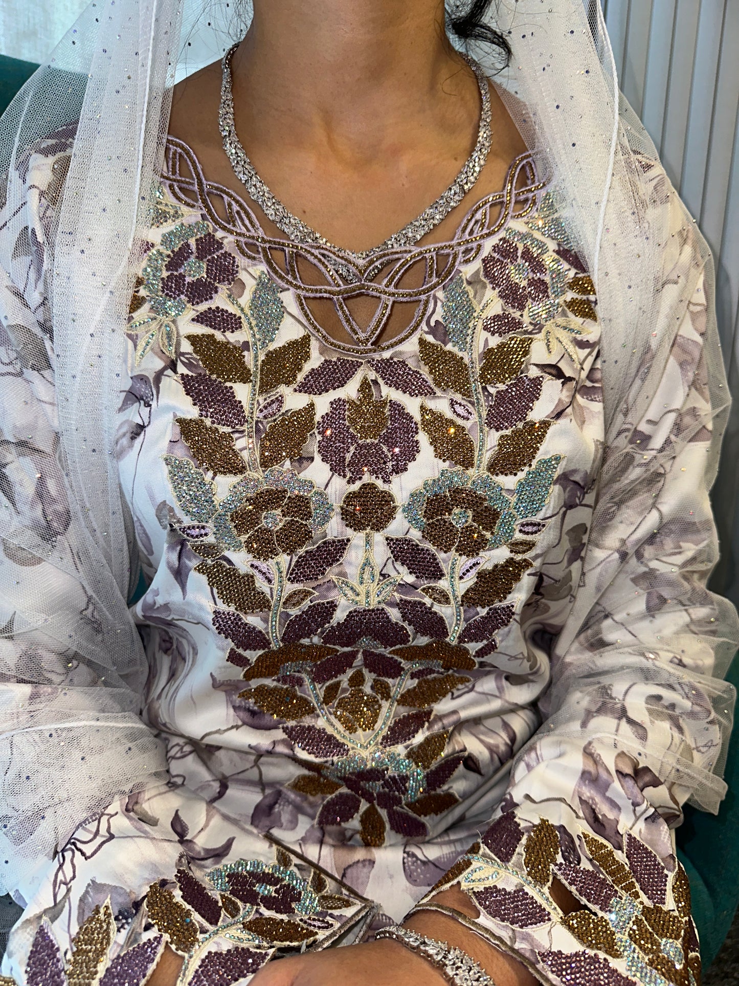 Purple and white mkhawar