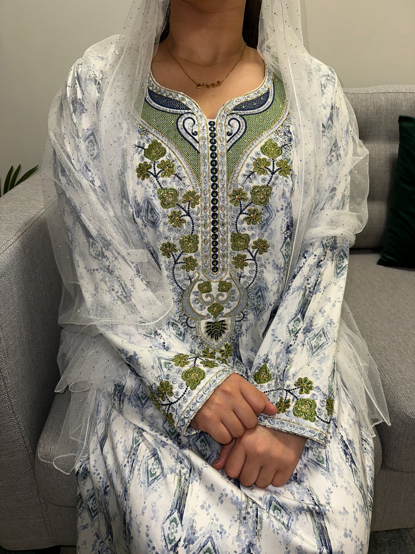 White and green mkhawar