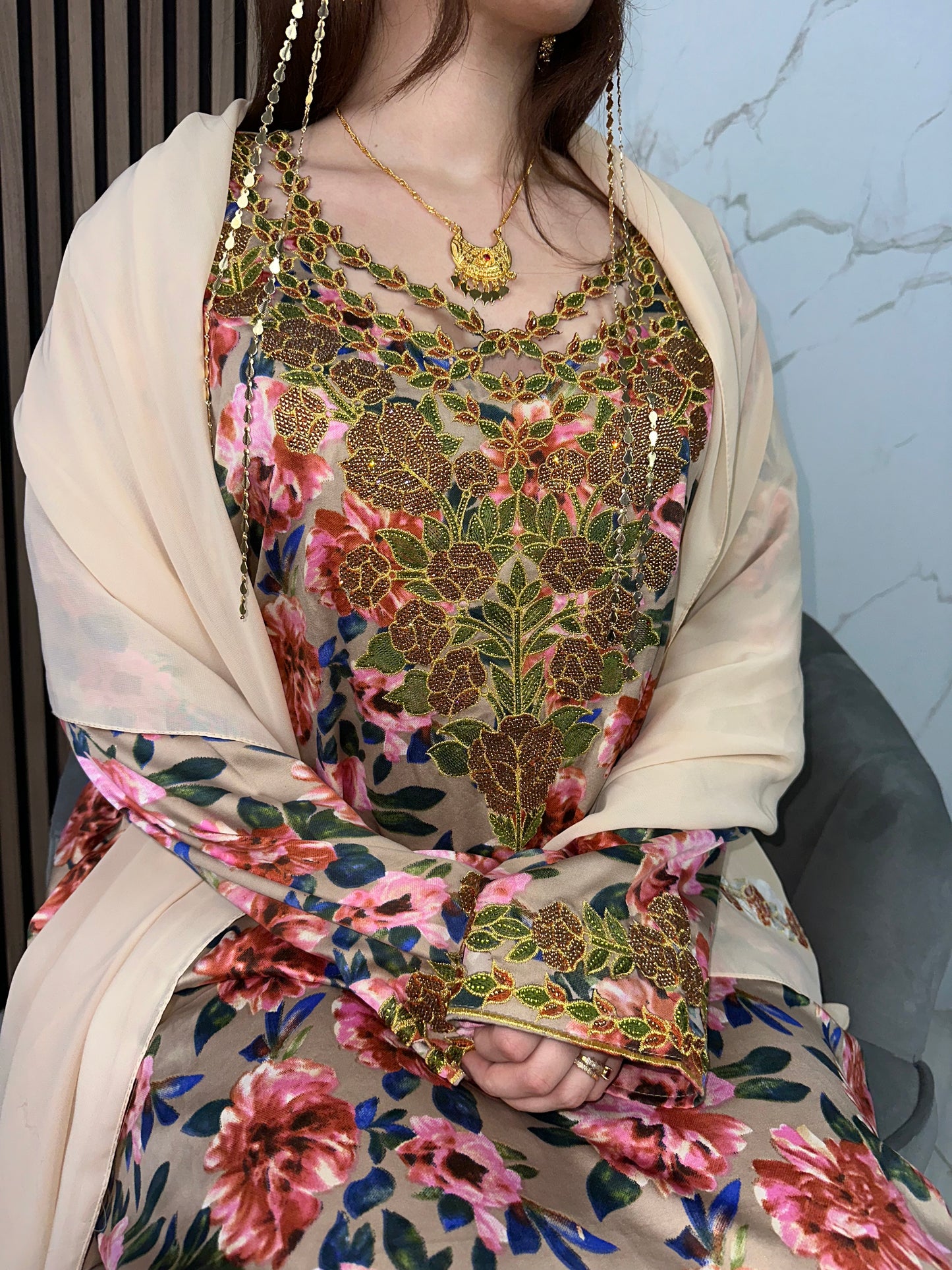Mkharam mkhawar with matching Shiela