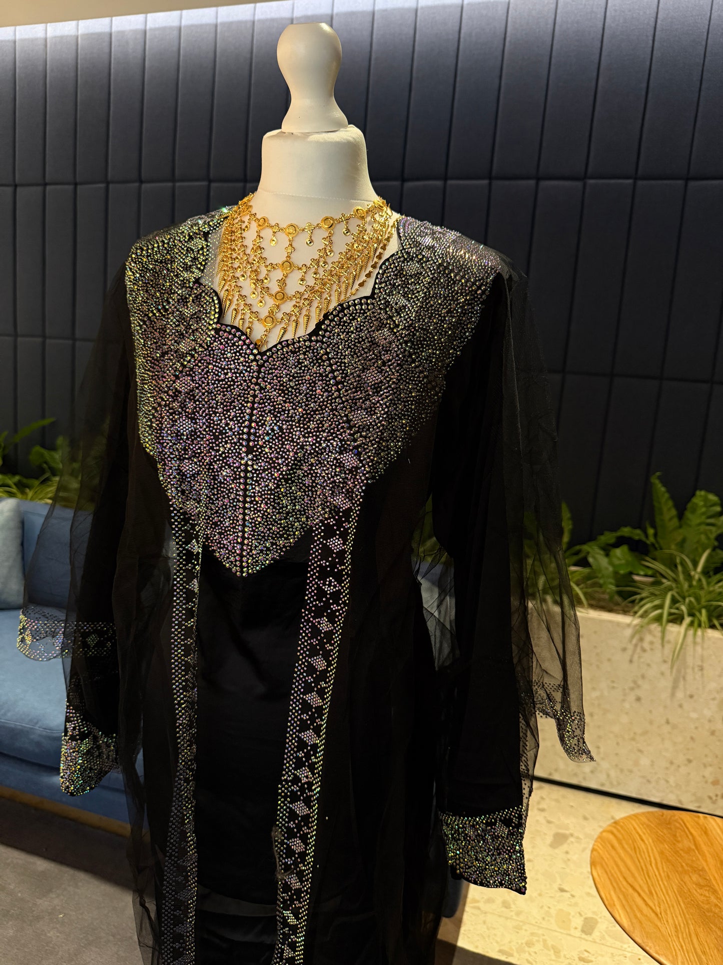 Emirati black pure silk mukhawar with besth