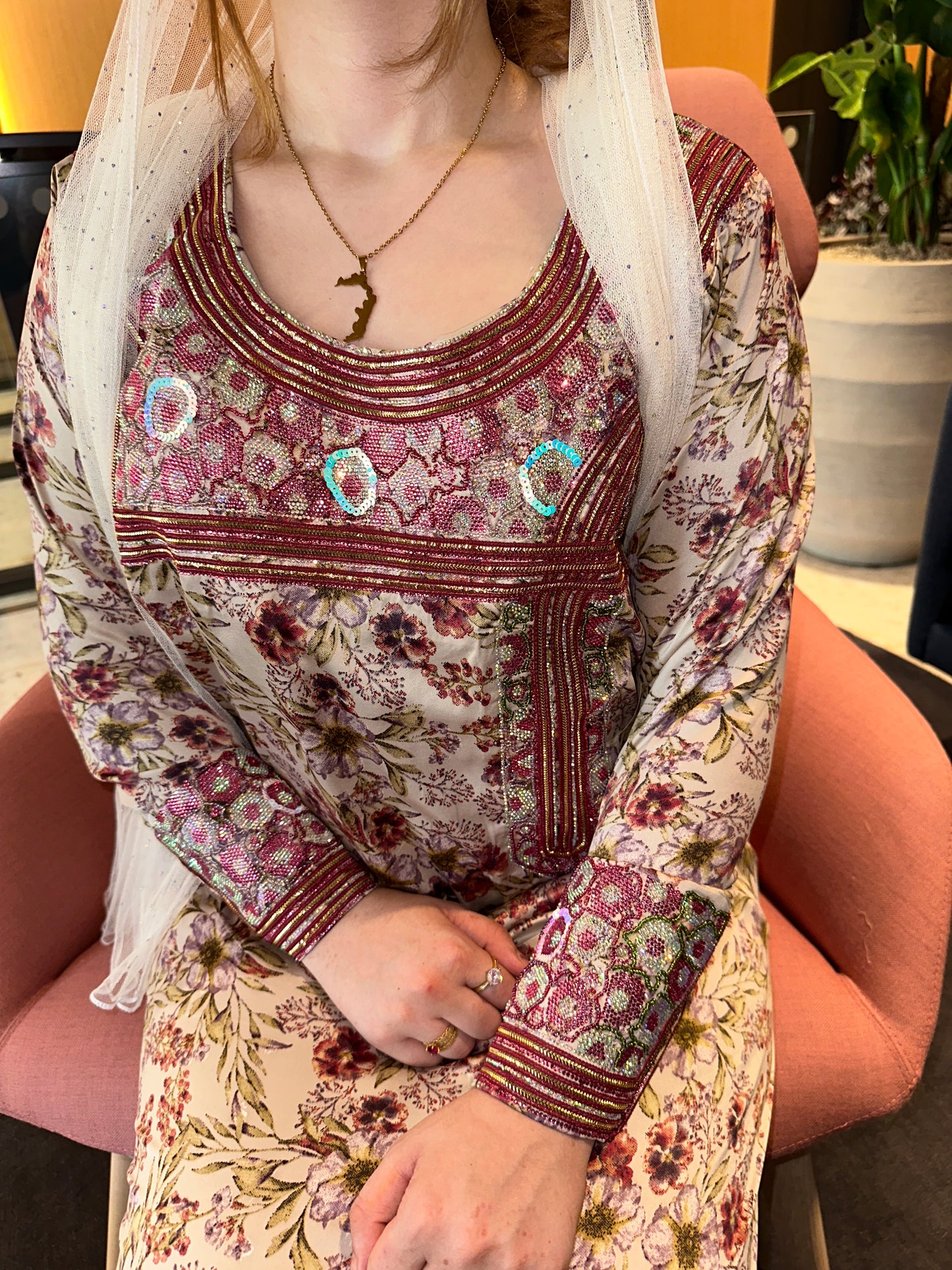 Arabic sleeves mkhawar in different colors; pink, red, blue, turquoise and green