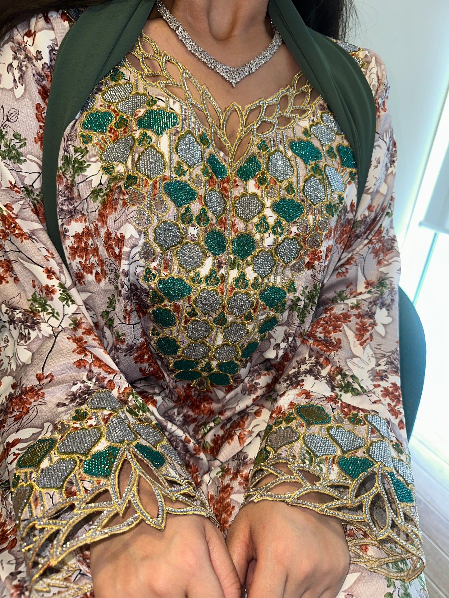 Brown and green mkhawar with matching Shiela
