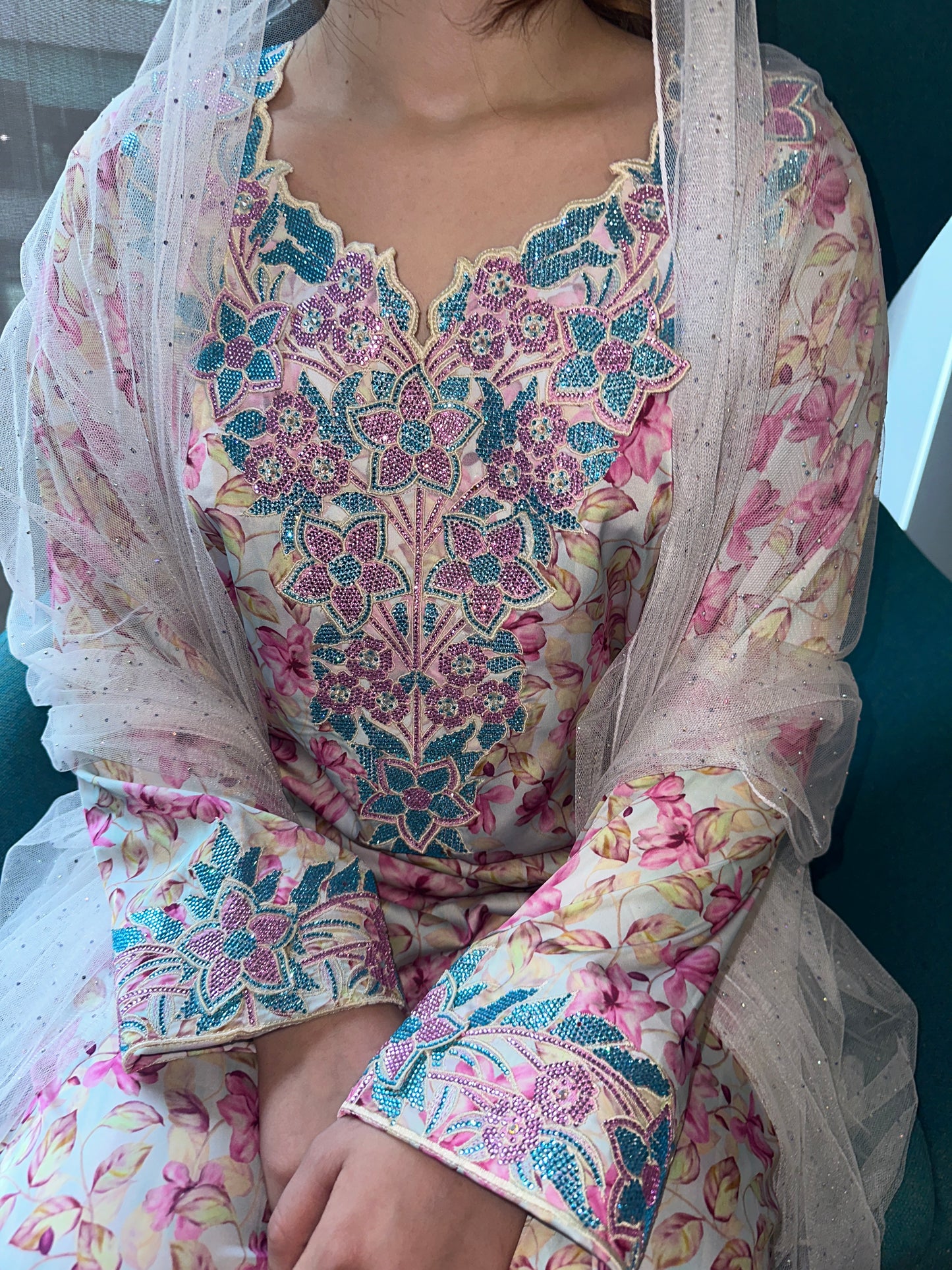 Pink, pure silk and 3D mkhawar