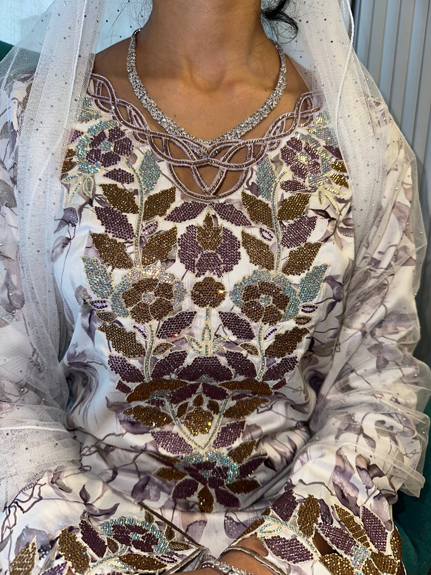 Purple and white mkhawar