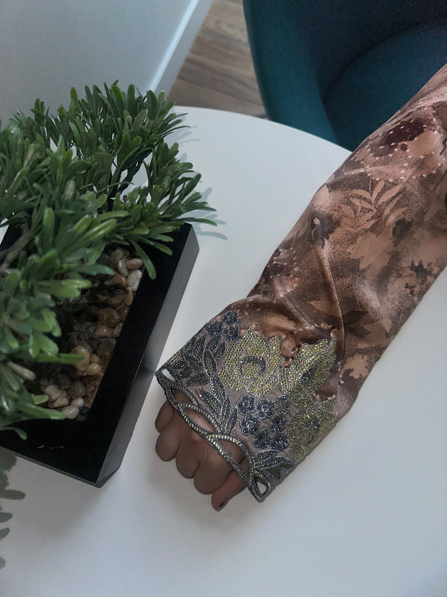 Brown mkharram mkhawar