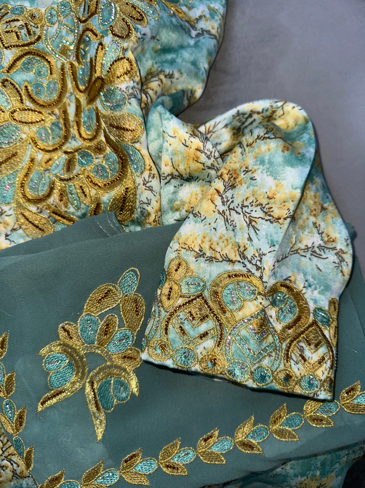 Natural colors of mkhawars with matching Shiela