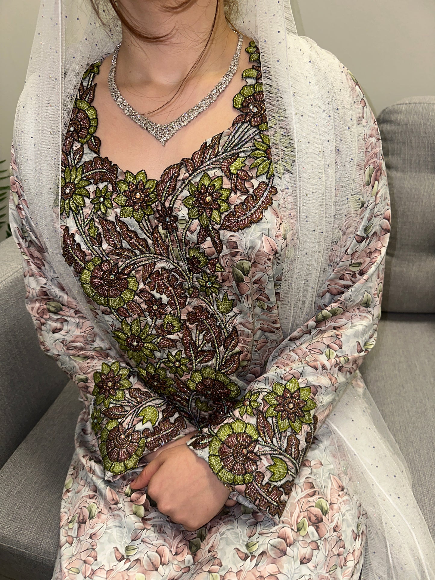 Olive green Indonesian silk mkhawar