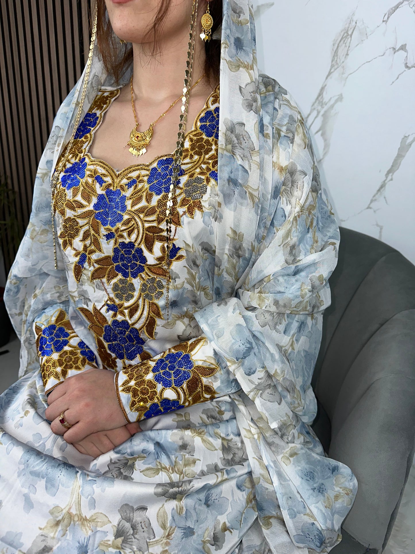 Blue mkhawar with big matching Sheila
