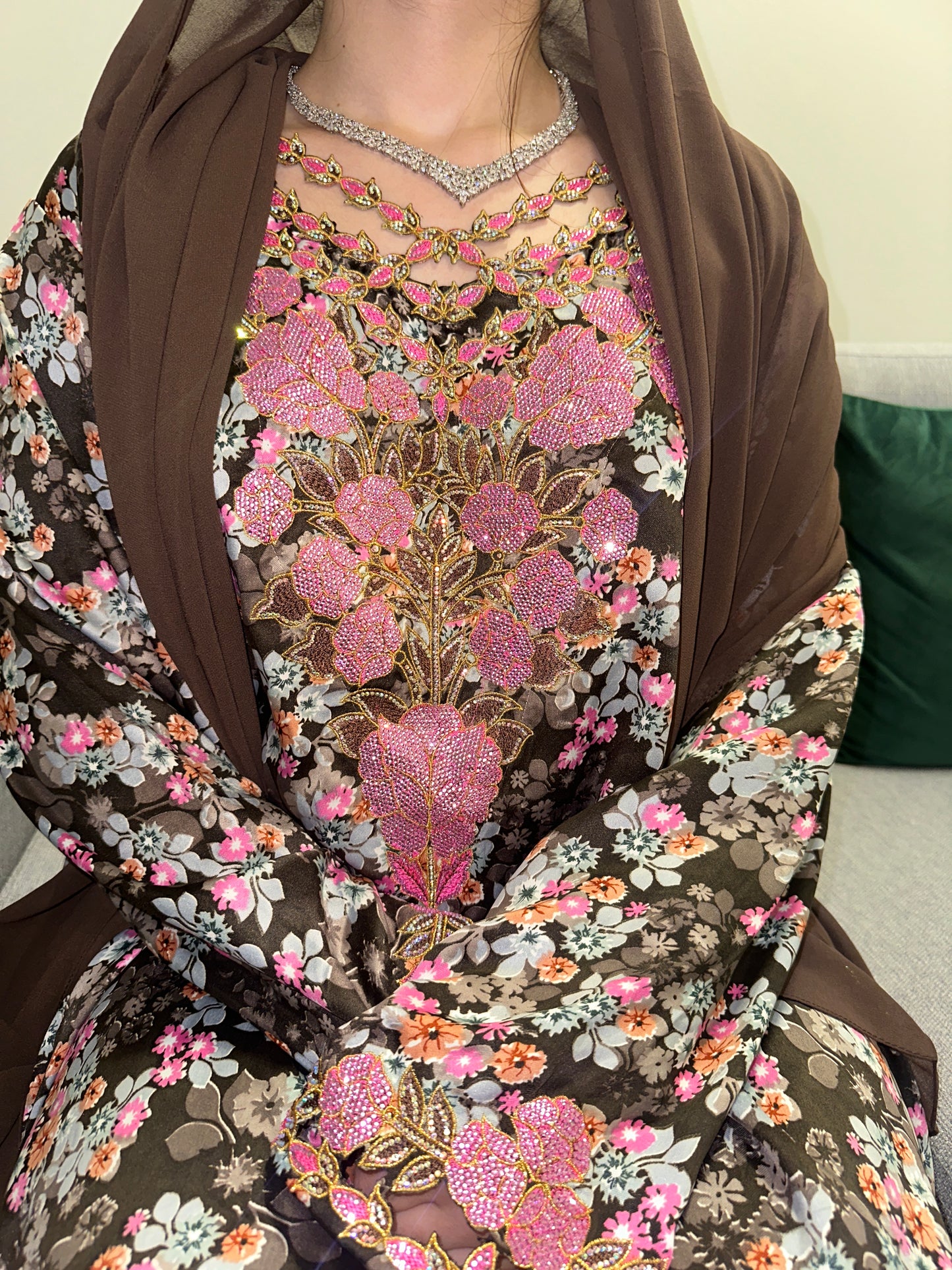 Pink and brown mkhawar with matching Shiela
