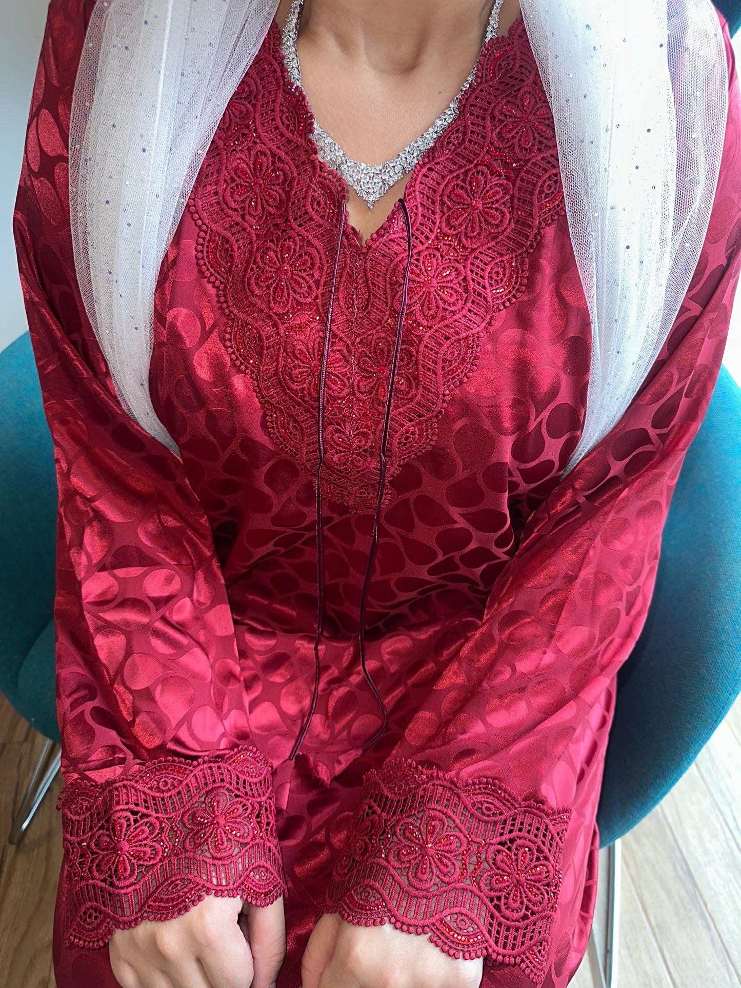 Red mkhawar with lace and back corset