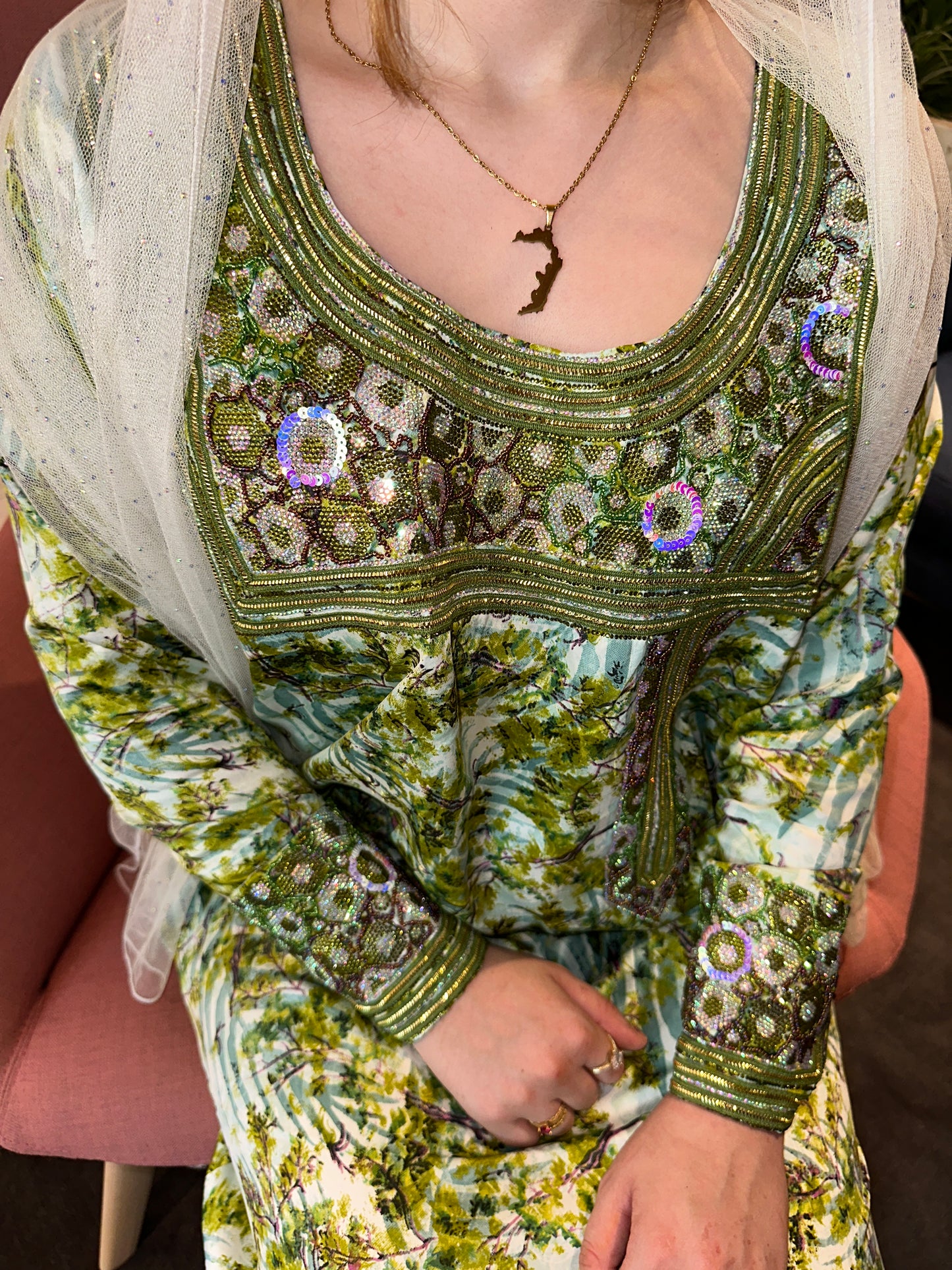 Arabic sleeves mkhawar in different colors; pink, red, blue, turquoise and green