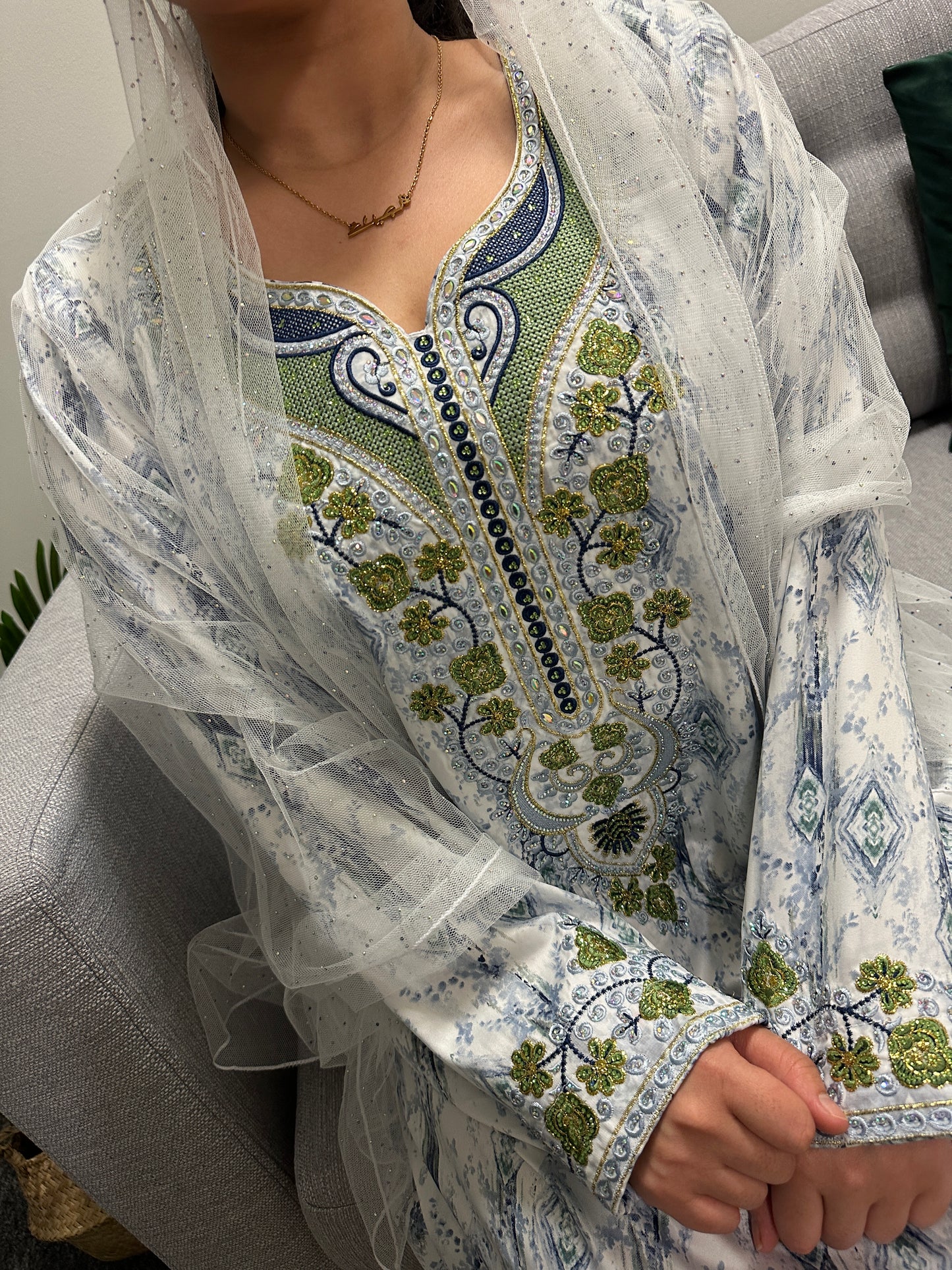 White and green mkhawar