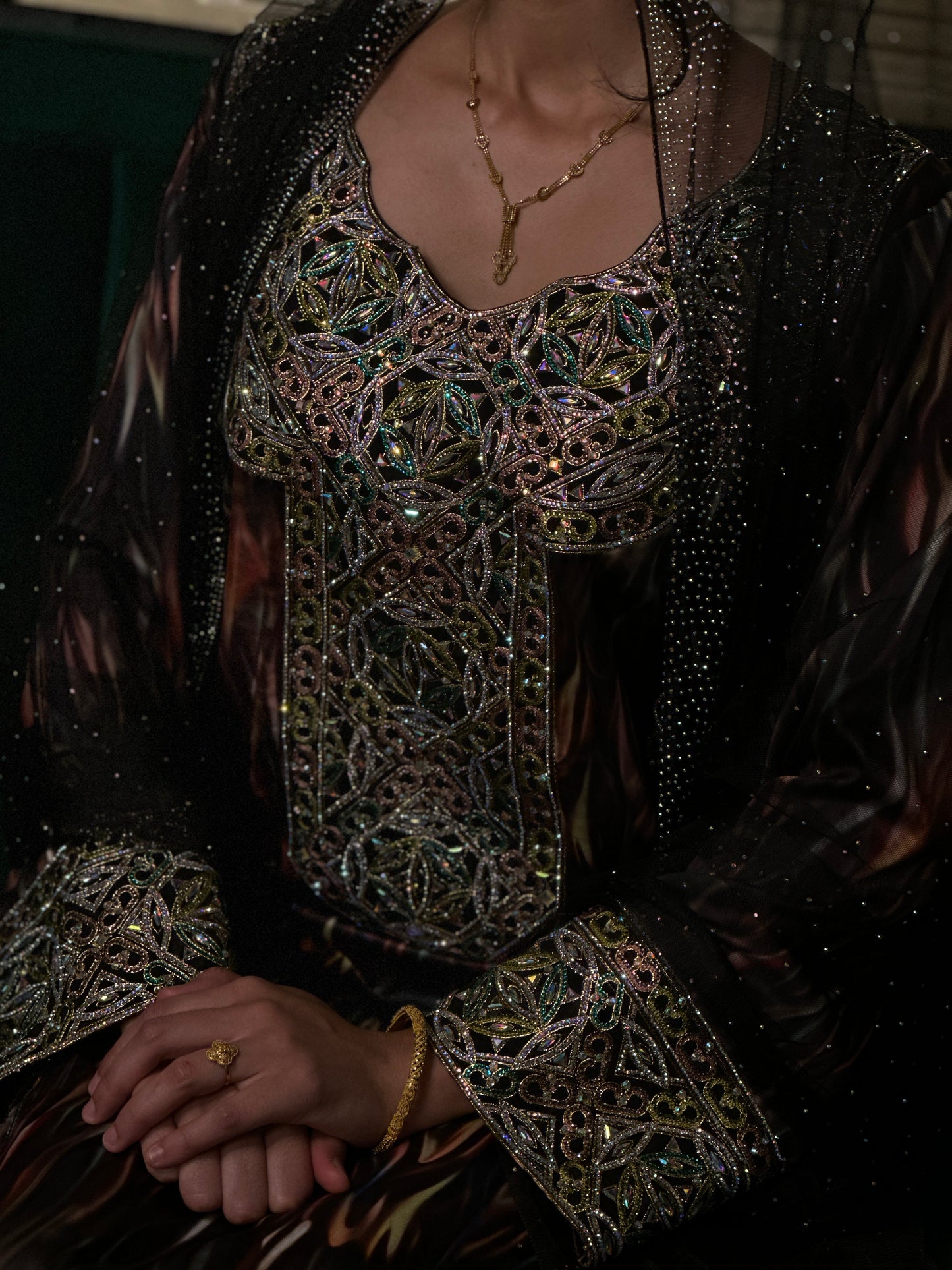 Silk mkhawar with back corset and chiffon Shiela