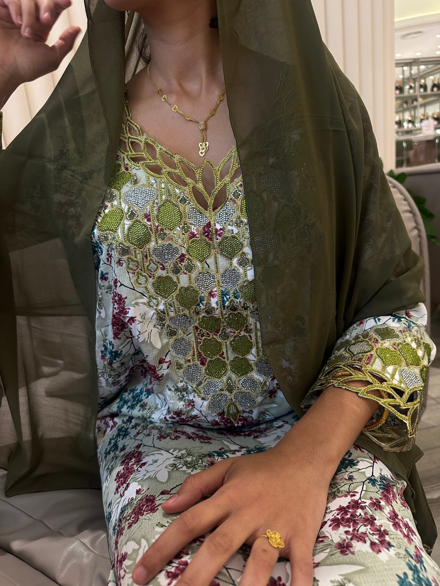Olive green mkhawar with matching Shiela