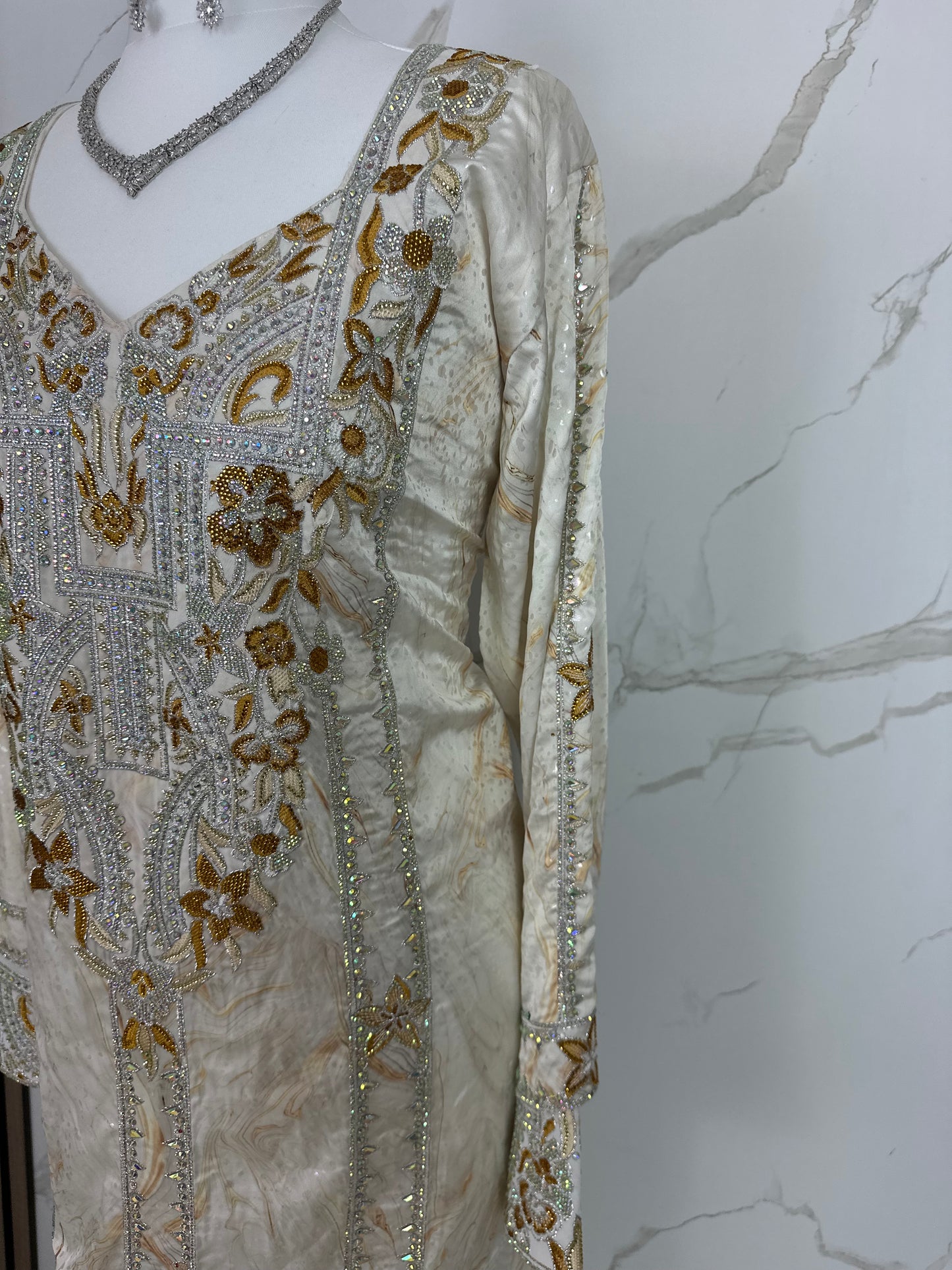 Premium silk mkhawar with double sleeves