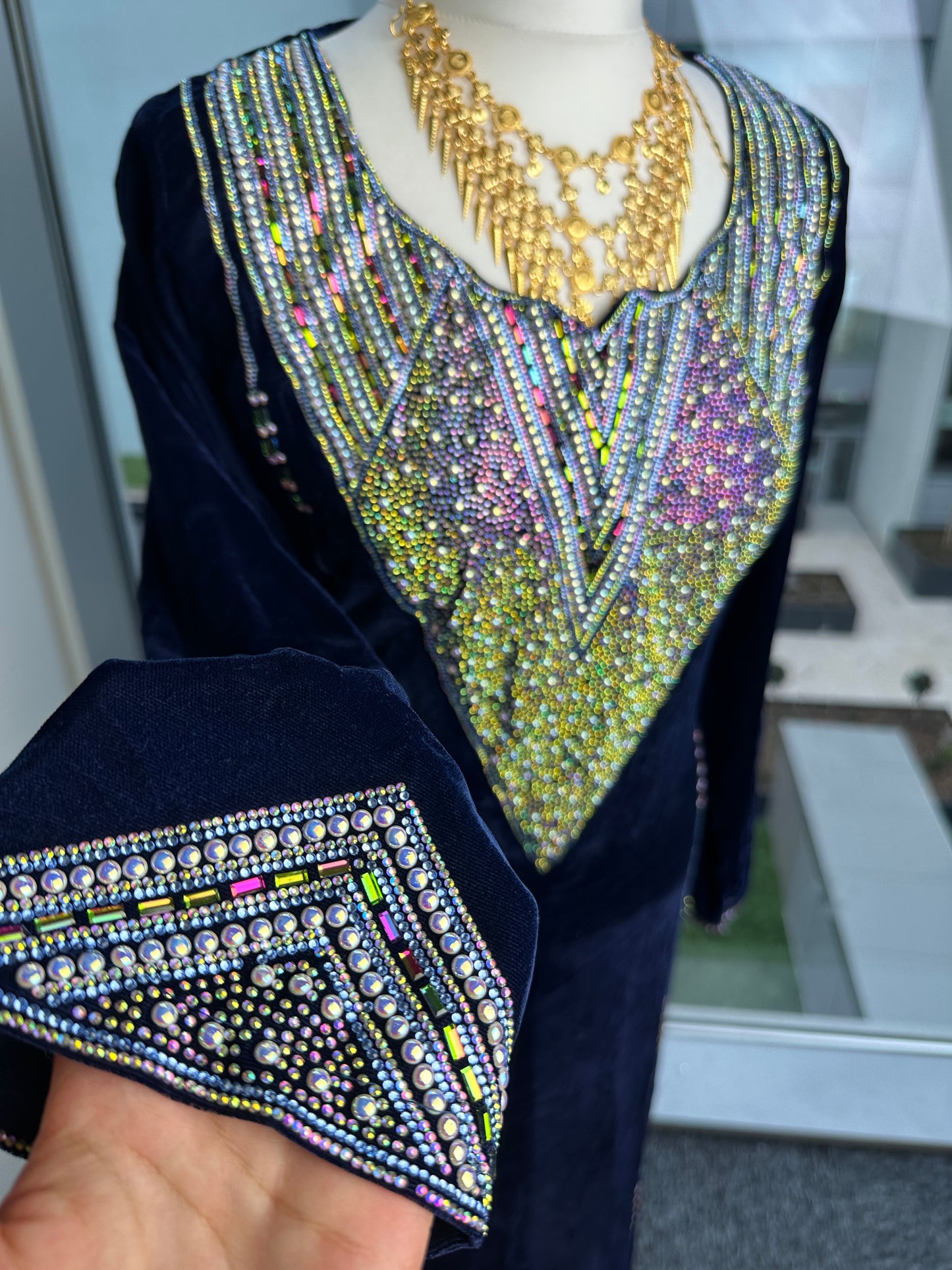 Dark blue velvet Mukhawar