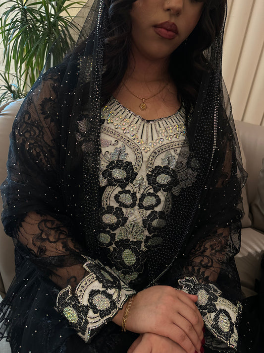 Black mkhawar wi the inner, (sleeves see through) with black chiffon Sheila included