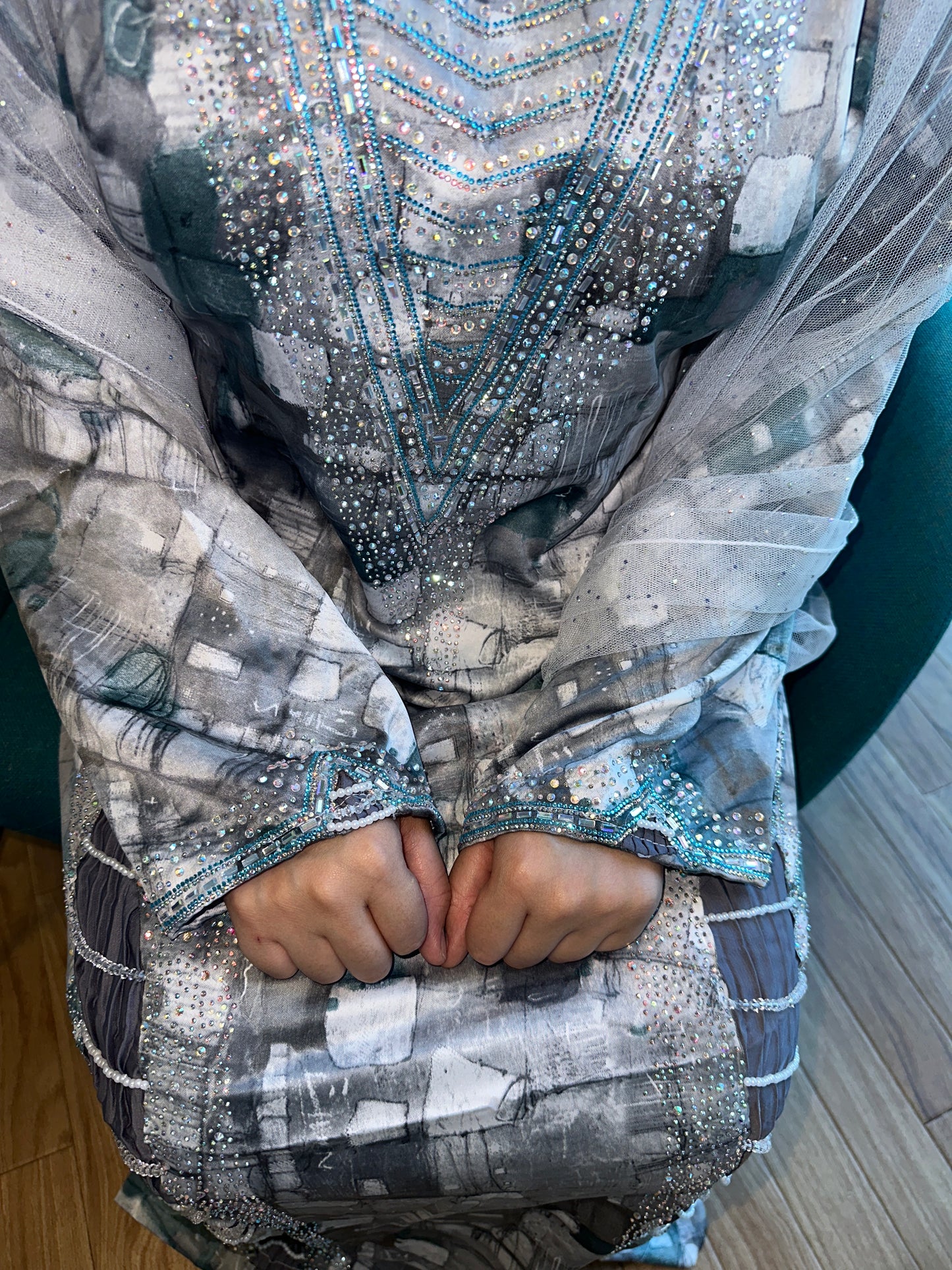 Grey mkhawar with back belt and back corset