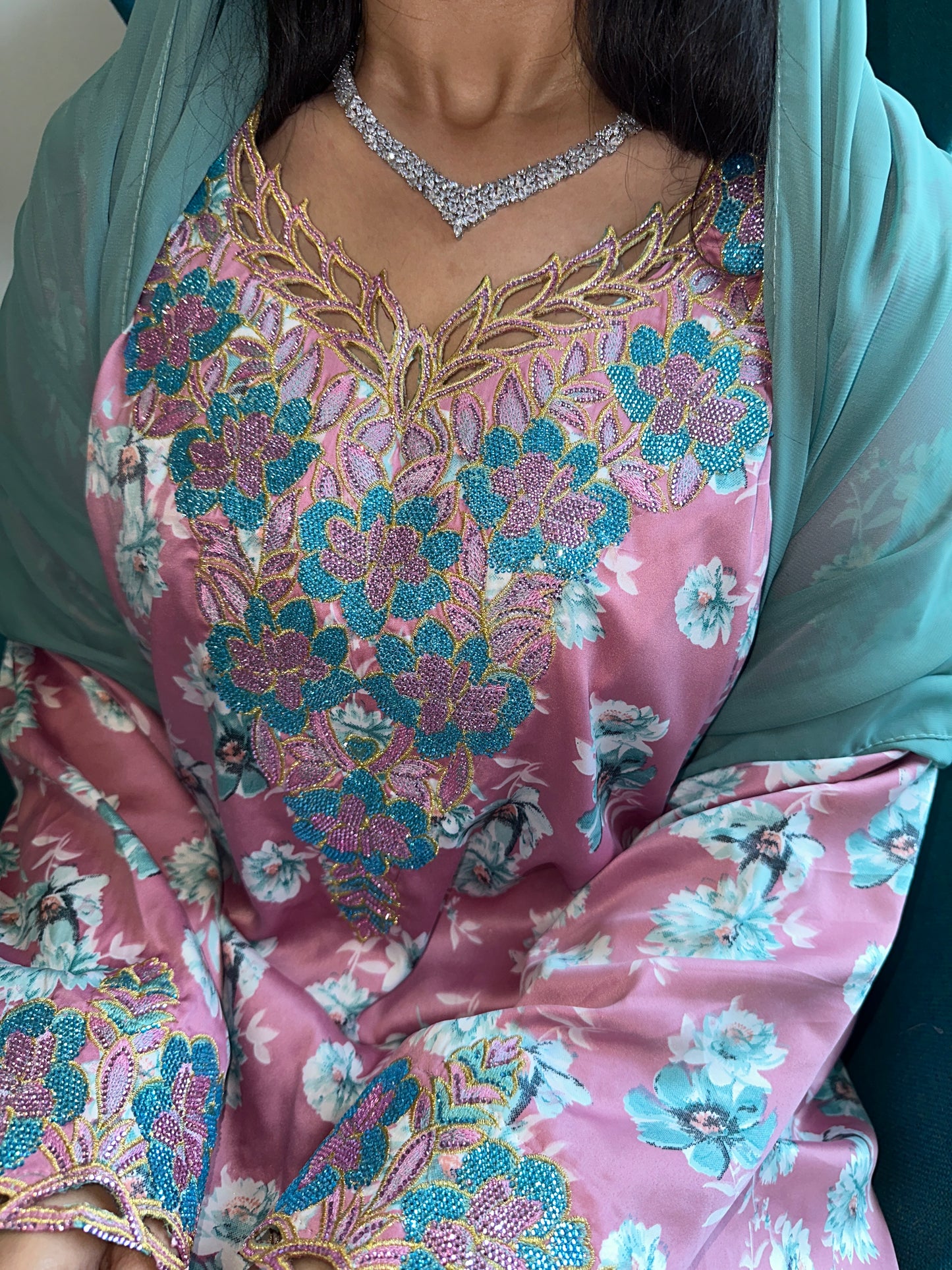 Pink and turquoise mkhawar with matching Shiela