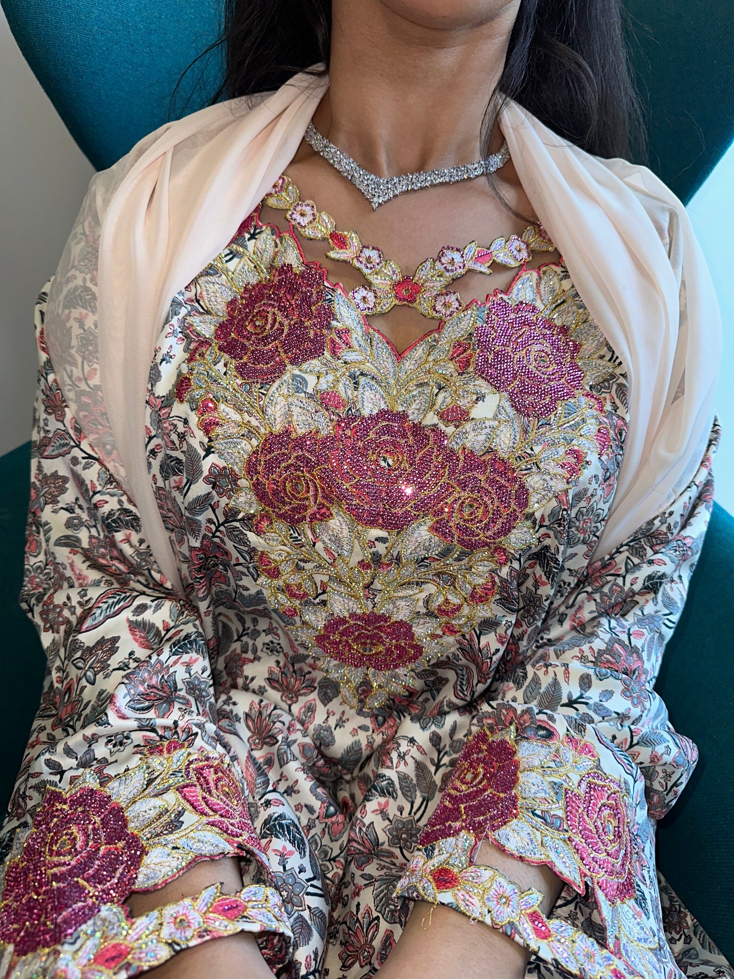 Pink and grey mkhawar with matching Shiela