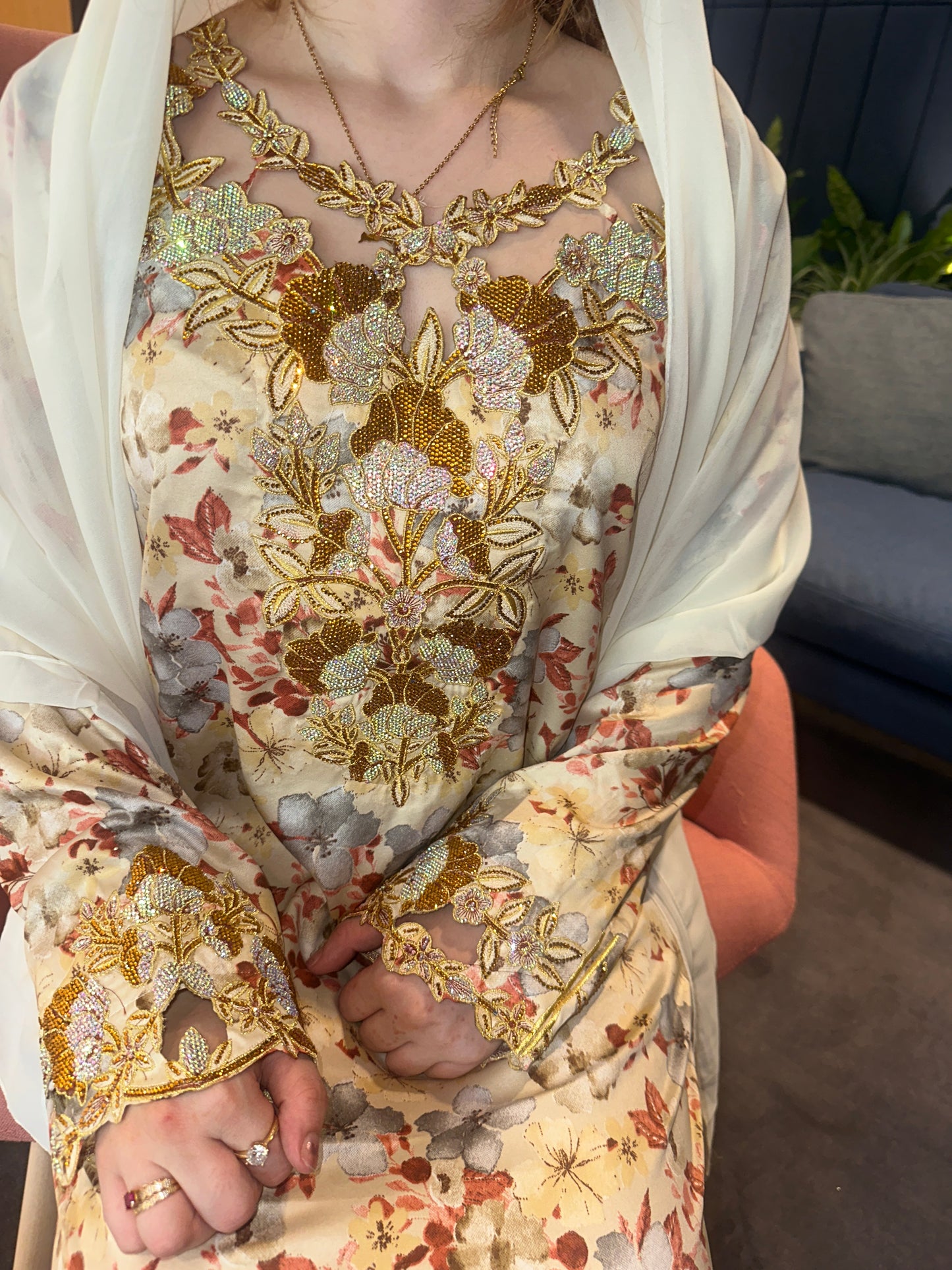 Cream mkhawram mkhawar with matching Shiela