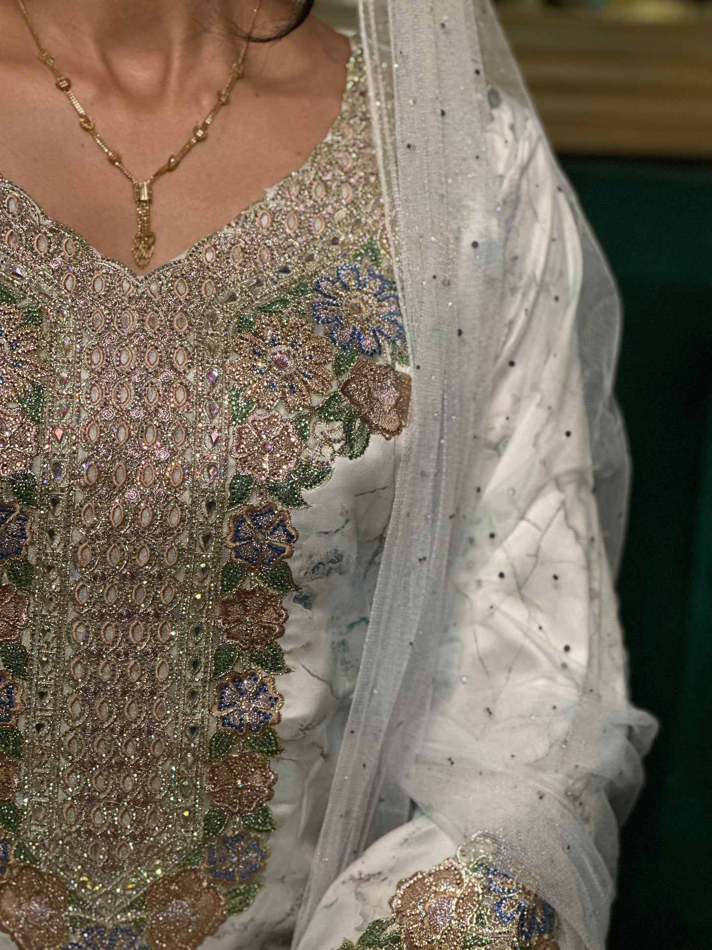 Occasional VIP mkhawar with back corset and cream chiffon Shiela