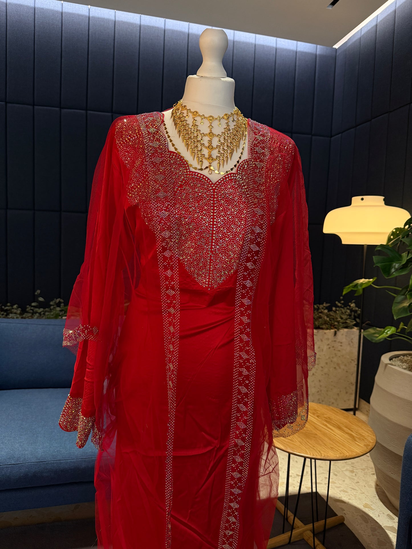 Red Emirati pure silk mukhawar with besht