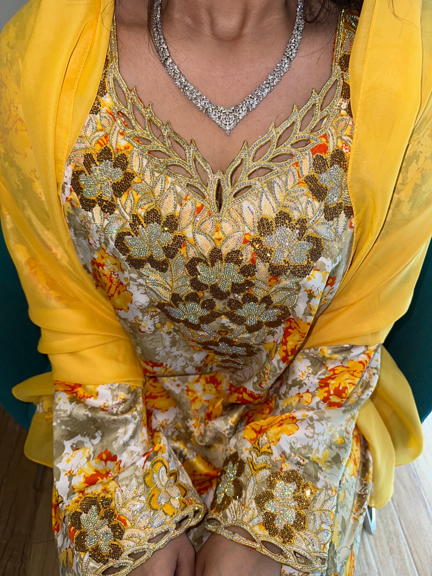 Yellow and cream mkhawar with matching Shiela