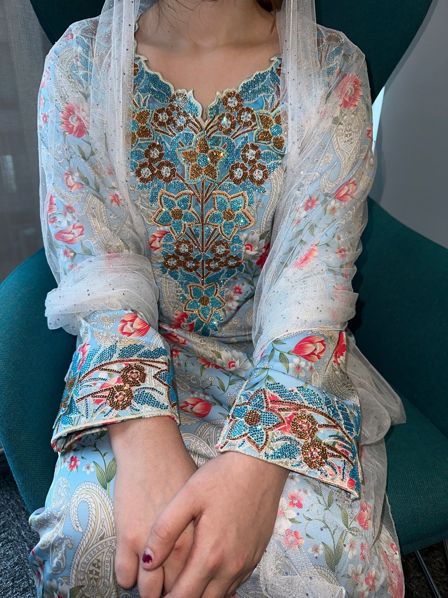Turquoise pure silk and 3D mkhawar
