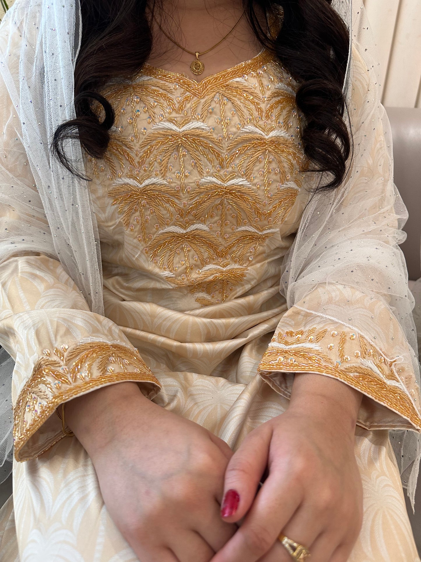 Creamy nakhel mkhawar, pure silk, with back corset and creamy Shiela